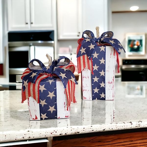 Distressed Wood Patriotic Table Accents