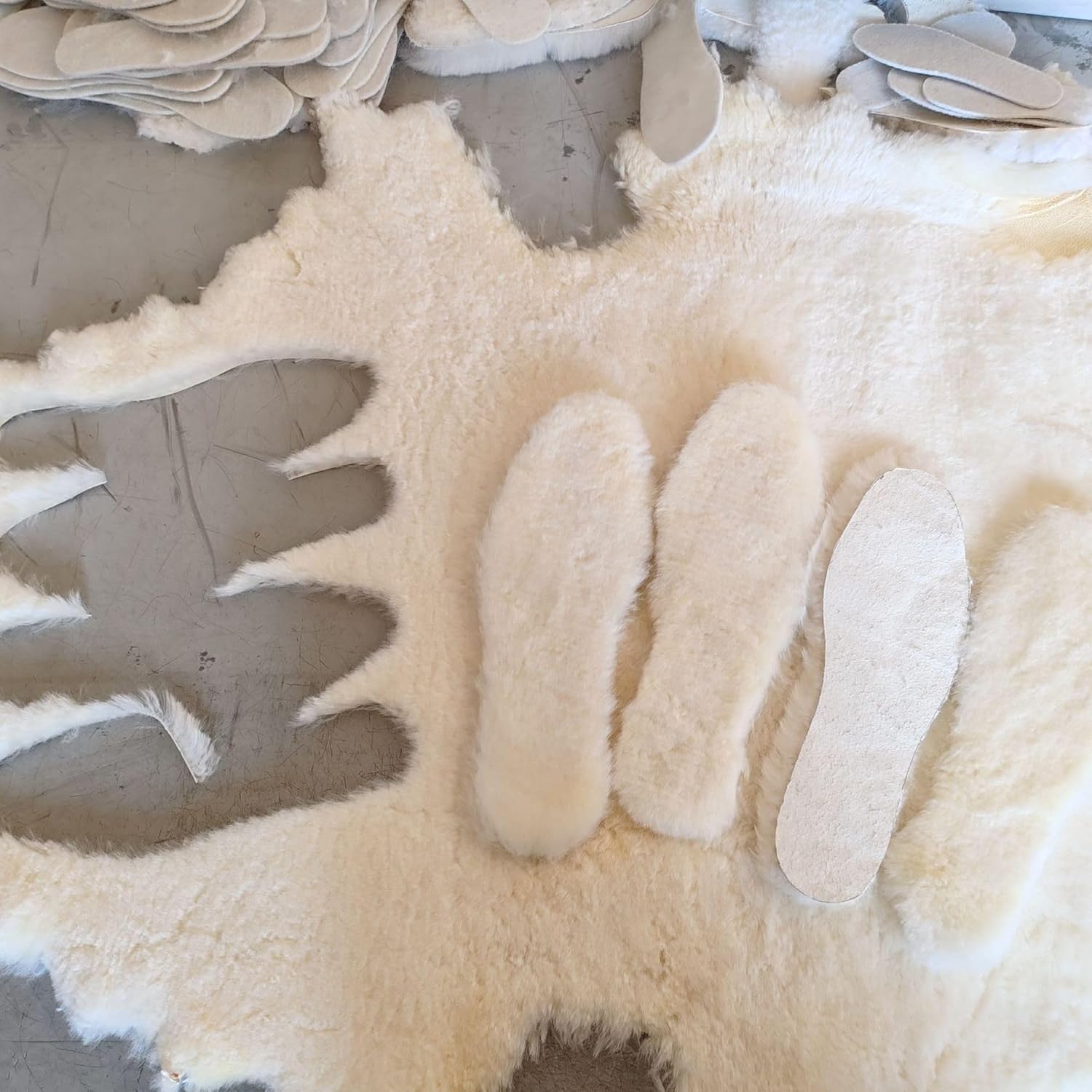 Genius Australian Sheepskin Wool Shoe Insoles for Women Men,Warm Wool Shoe Inserts,Fuzzy Shoe Insoles for Boots, Fleece Snow Shoe Inserts, Snow Boot Insoles (40(25cm,9.8")) - Image 4