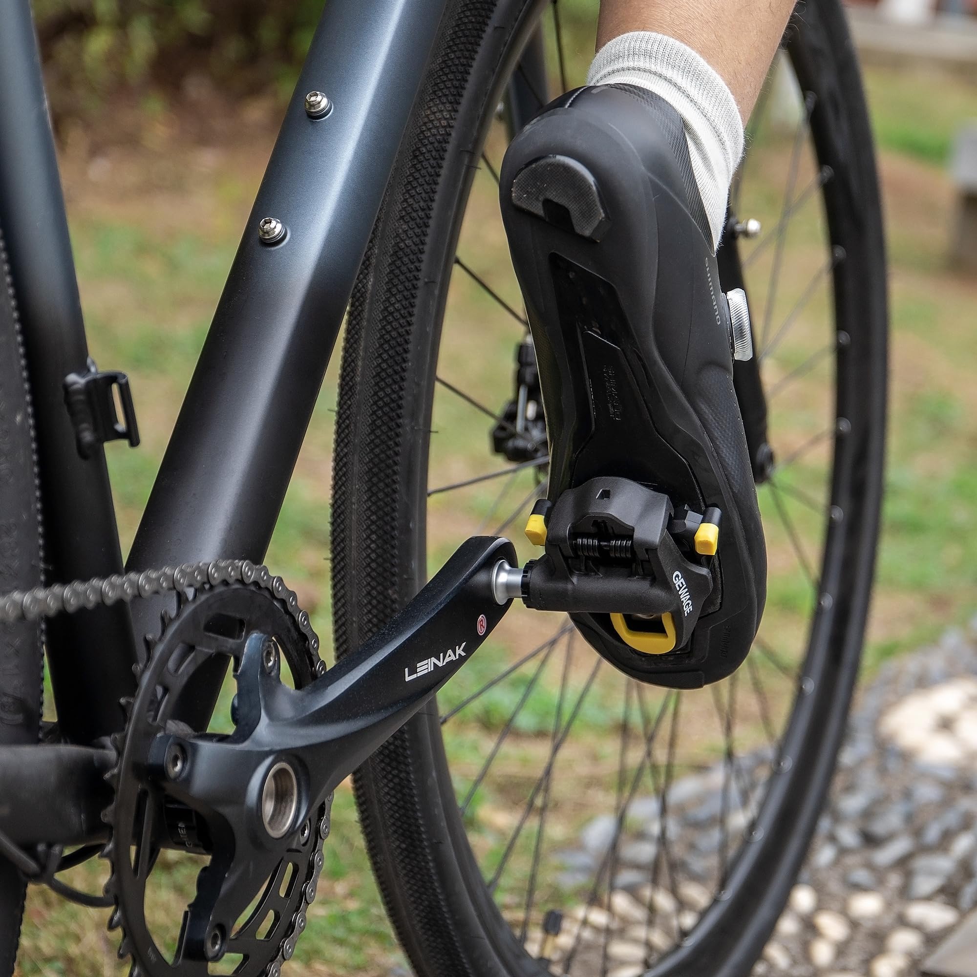 GEWAGE Pedales de carbono SPD-SL para bicicleta de carretera, carcasa de carbono ultraligera, tensión ajustable, plataforma ancha, incluye tacos y material de montaje, compatible con Shimano SM-SH10
