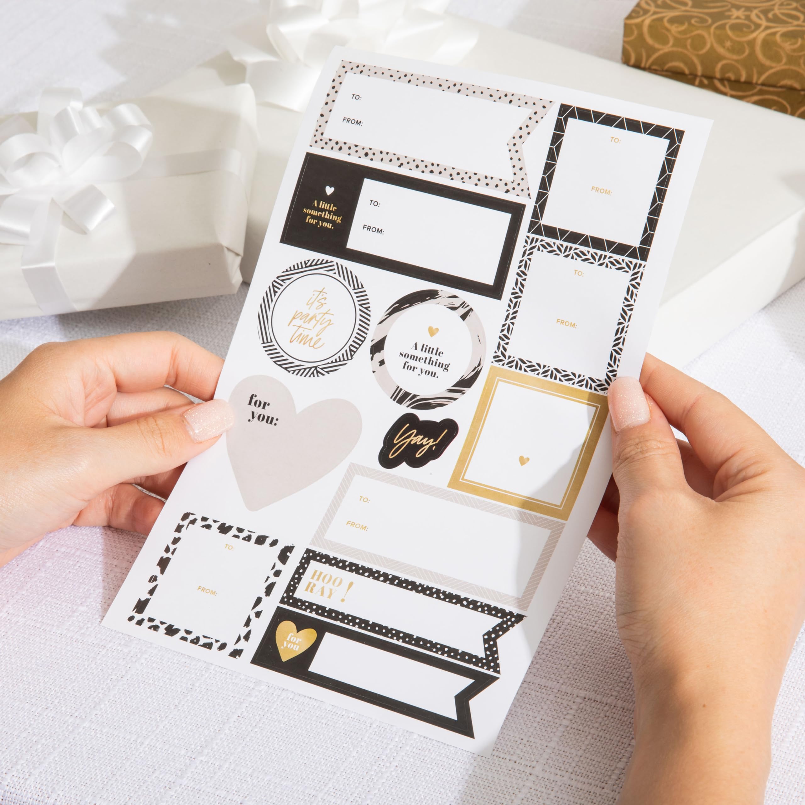 Etiquetas de regalo redondas con diseño bonito para una presentación impecable 8