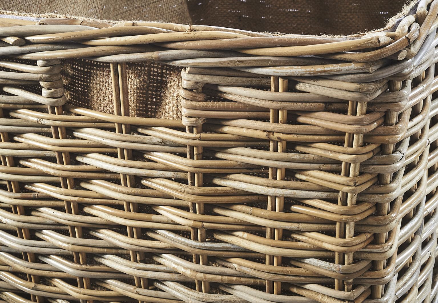 Kobolo Kaminholzwagen mit Rollen Holzkorb für Kaminholz - Rattan - mit Innenfutter aus Leinen