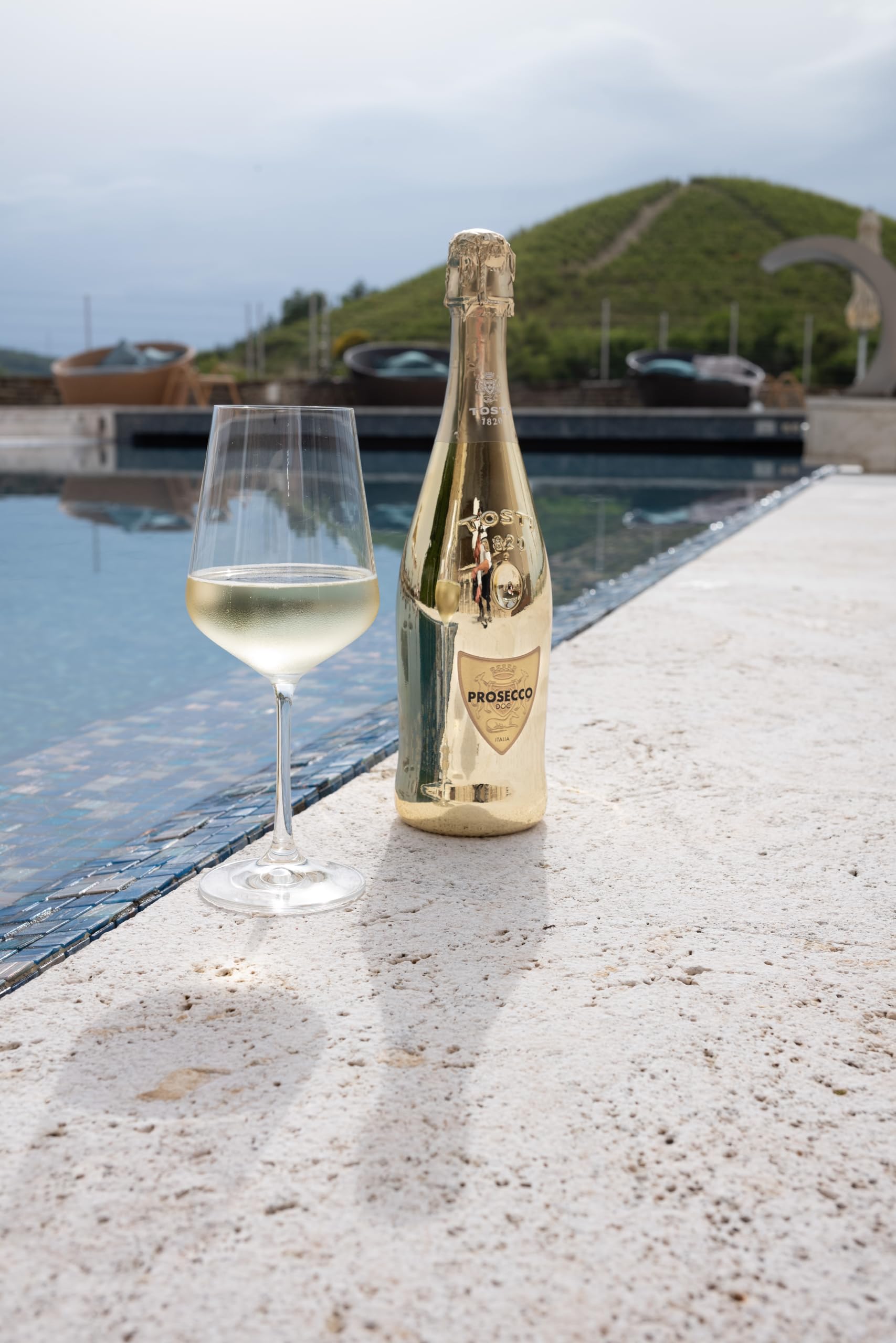 Tosti 1820 ORO - Prosecco DOC Extra Dry - Glera 100% - Affinamento 4 Mesi Metodo Martinotti - Bollicine Italiane Premium - 11% Vol. Confezione da 6 bottiglie per 750 millilitri.