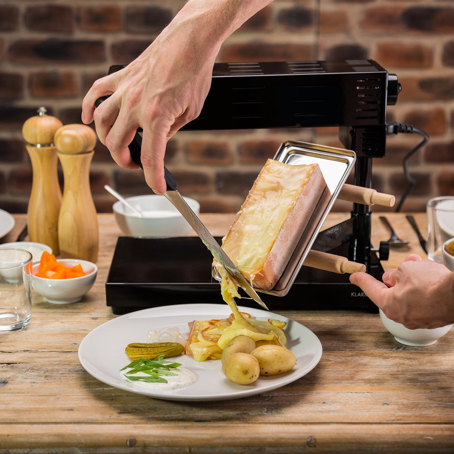 Klarstein Grill raclette do sera z topnikiem ze stali nierdzewnej, Obrotowy i regulowany grill raclette do sera w kawałku, Solidny szwajcarski 600W mały topnik do
