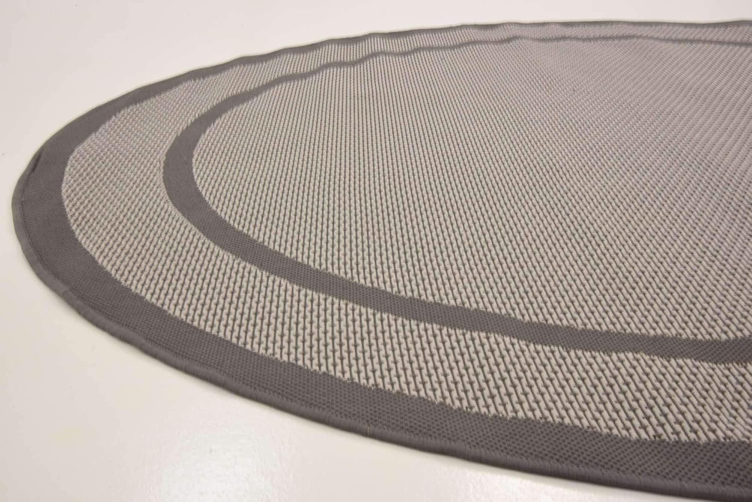 Unique Loom Outdoor Border Collection Area Rug - Border (6' 1" Round, Gray/ Silver)