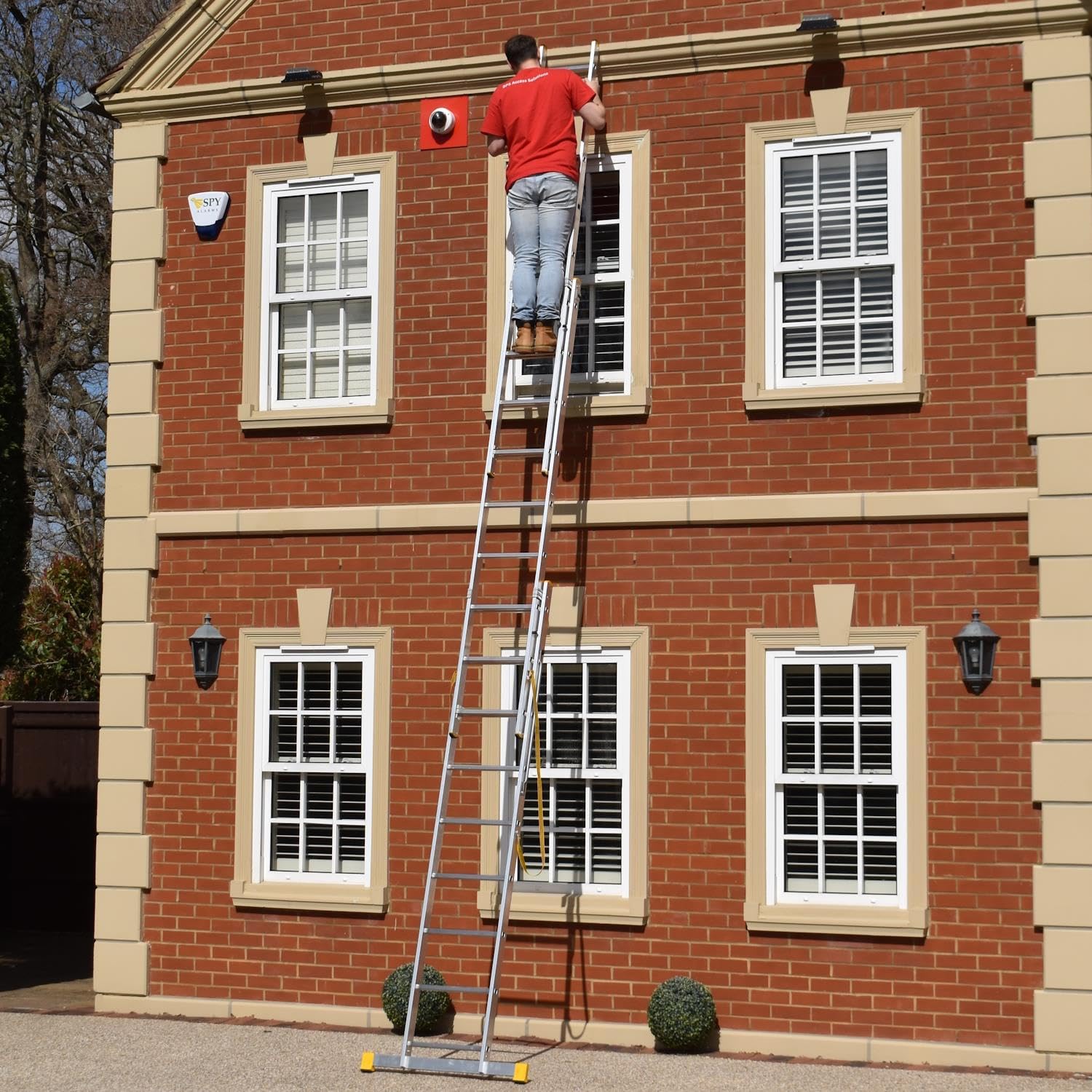 Trade Master Pro® 3 Section Extension Ladder | Auto Locking Clips | Aluminium | Anti Slip Stabiliser bar | Massive 150kg Weight Rating | EN131 Pro Certified (3.99m)