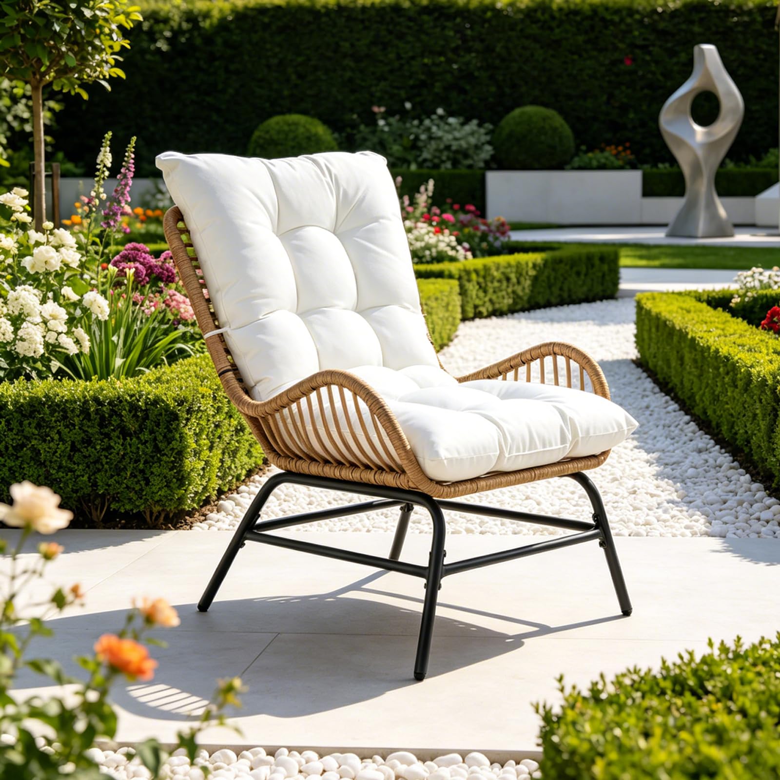 SOARS Fauteuil Salon en Rotin PE, Chaise de Jardin Bohème avec Coussin Rembourré, Dossier Incliné, Accoudoirs Courbes&Cadre Métal, Chauffeuse 1 Place Extérieur Terrasse&Balcon, Charge 150KG (Blanc)
