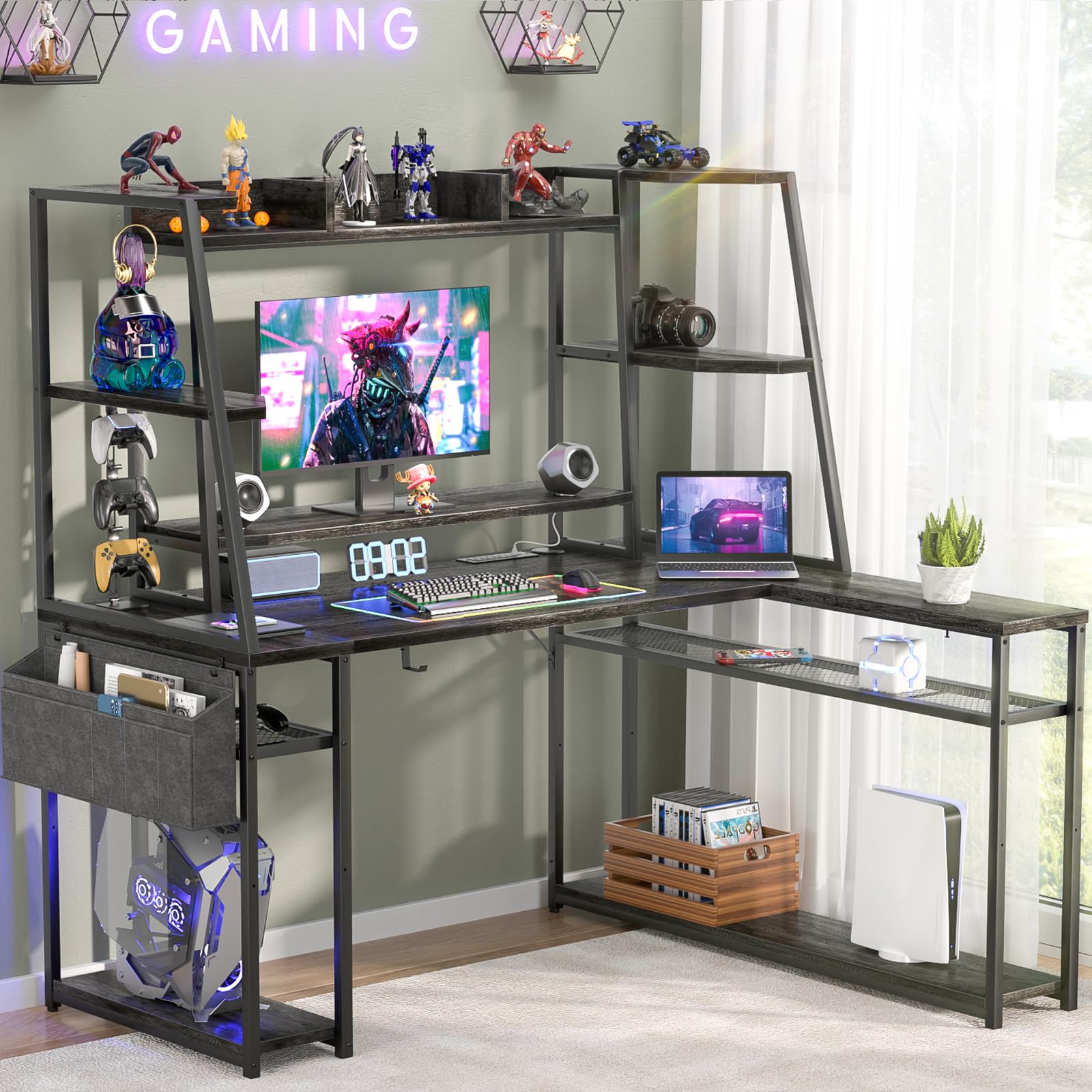 Besiost Scrivania da gioco con conigliera e luci LED, scrivania per computer da gioco con prese di corrente, scrivania per gamer con ripiani