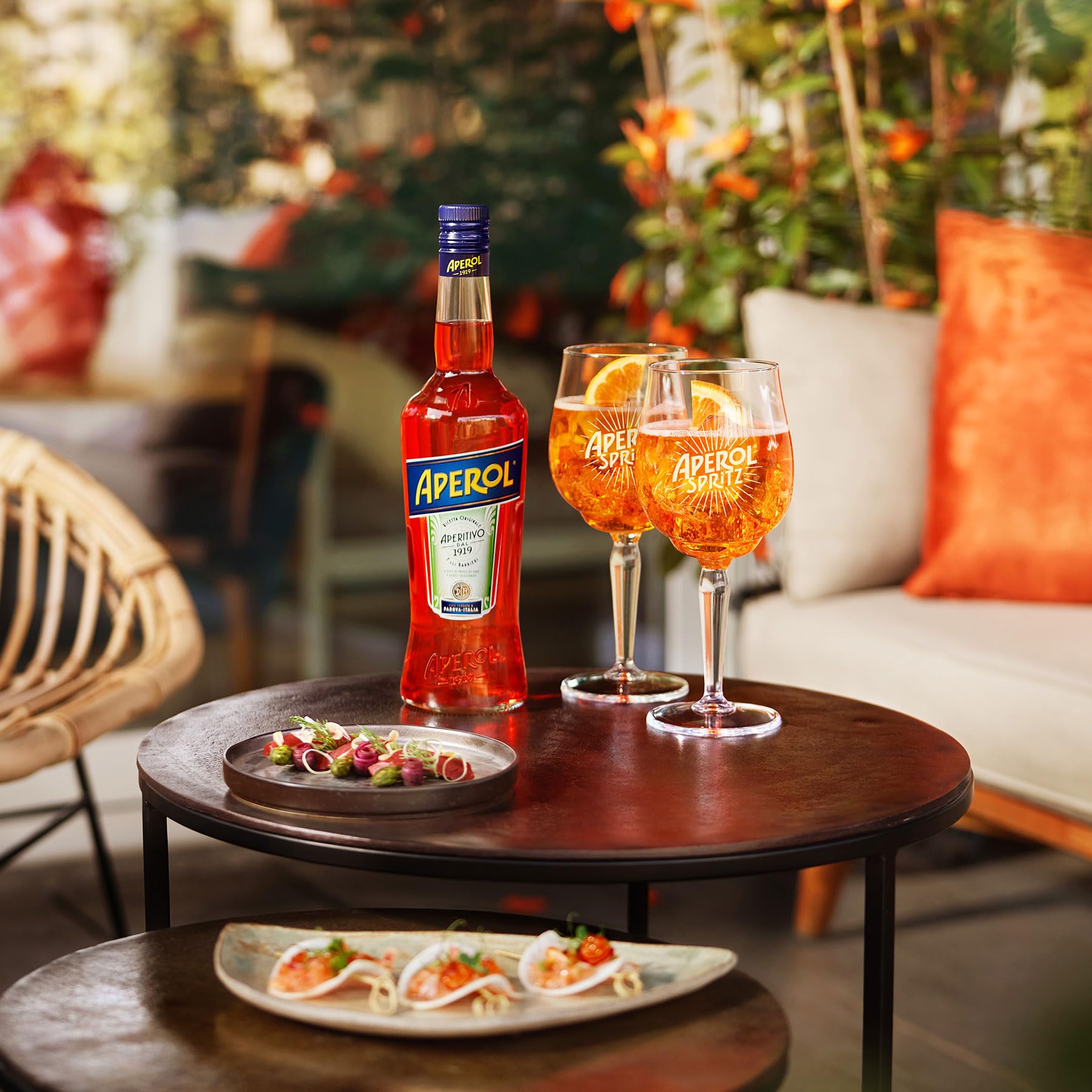 Aperol Aperitivo Geschenkset - 1 x 0,7 l - Aperol im Set mit 2 Gläsern für Spritz - 11% Vol. Alkohol - das Original