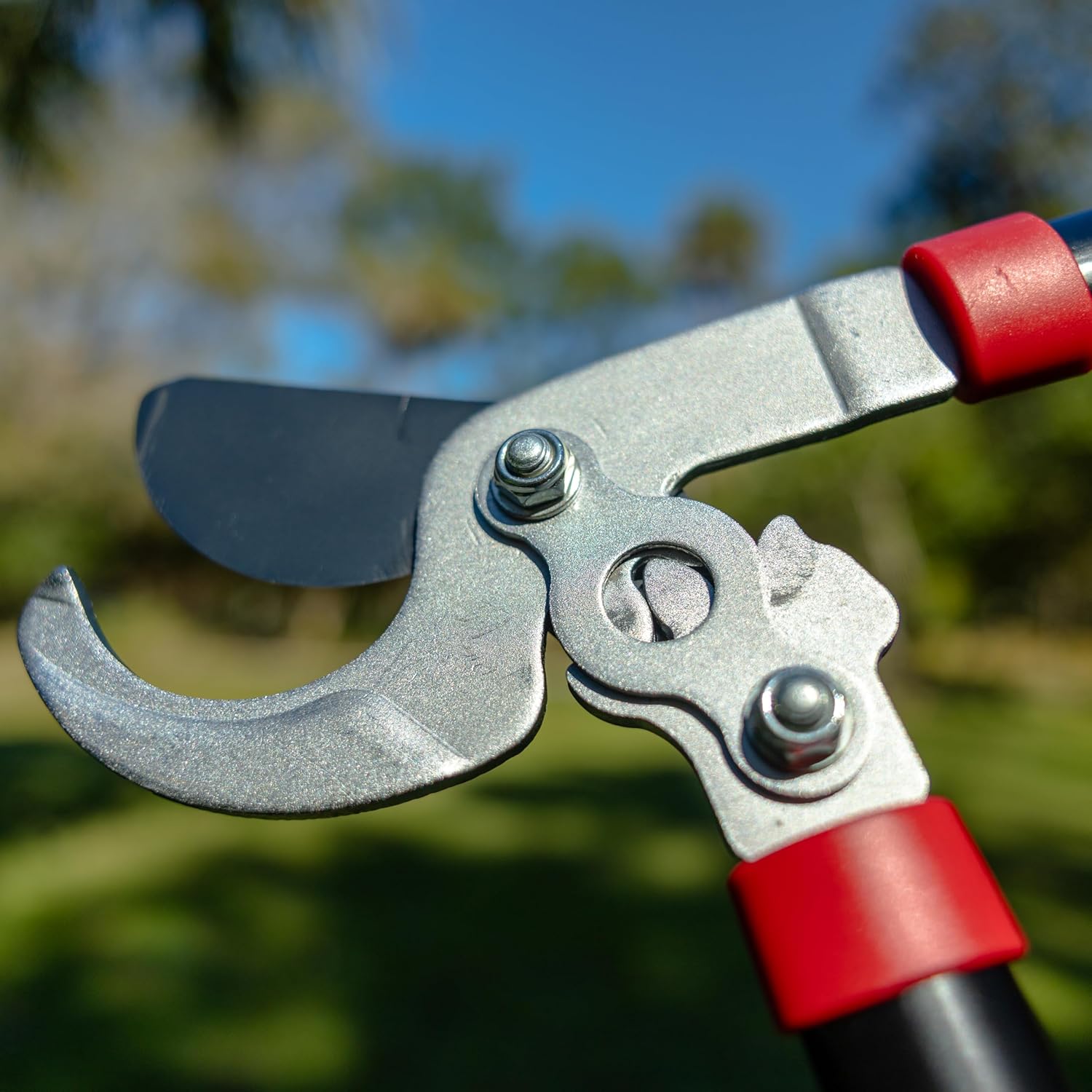 Radius Garden 28'' Geared Bypass Lopper – Precision Cutting with High-Power Gear Mechanism