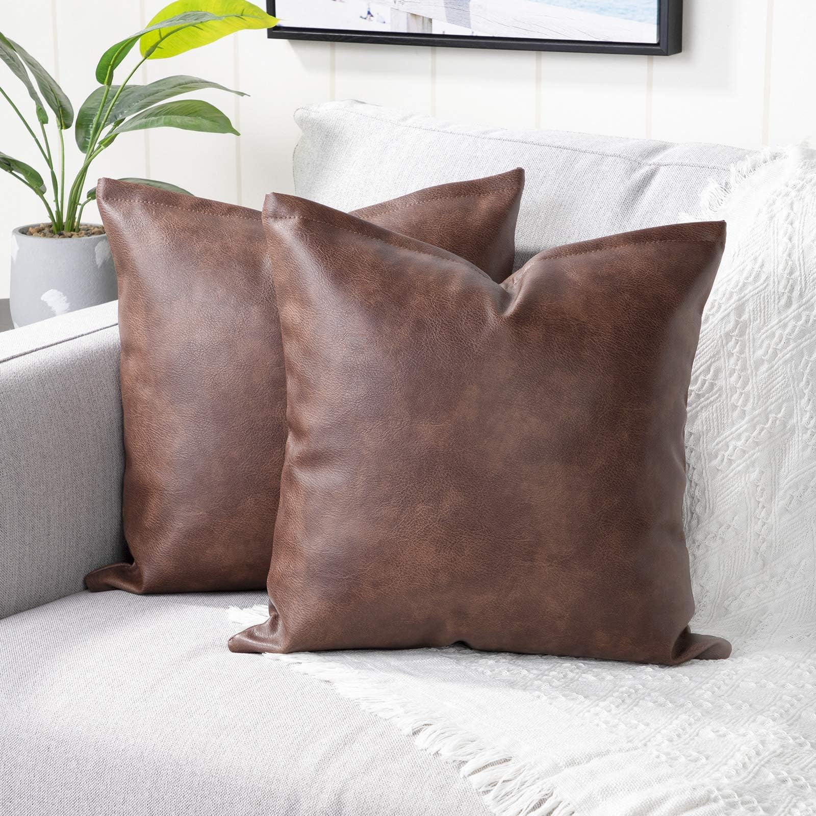 Yaertun Lot de 2 Decoratif Housse de Coussin Moderne Faux Cuir Taie d'oreiller Rectangulaire Modernes Décoratives pour Salon Canapé Canapé Chambre Voiture 65x65cm Brun foncé