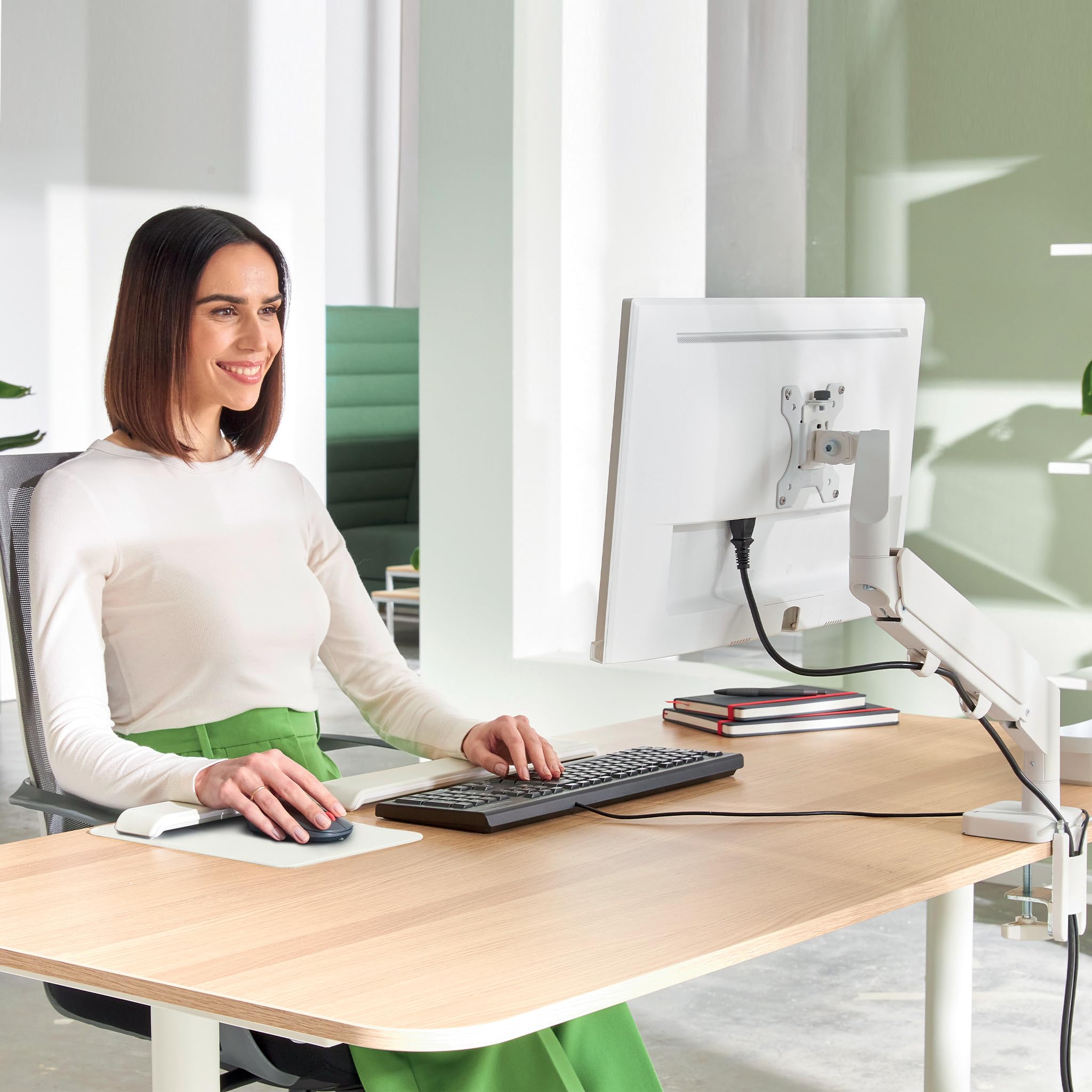 Leitz Ergo Platzsparender Monitorarm für 17–32-Zoll-Monitore – Bild 8