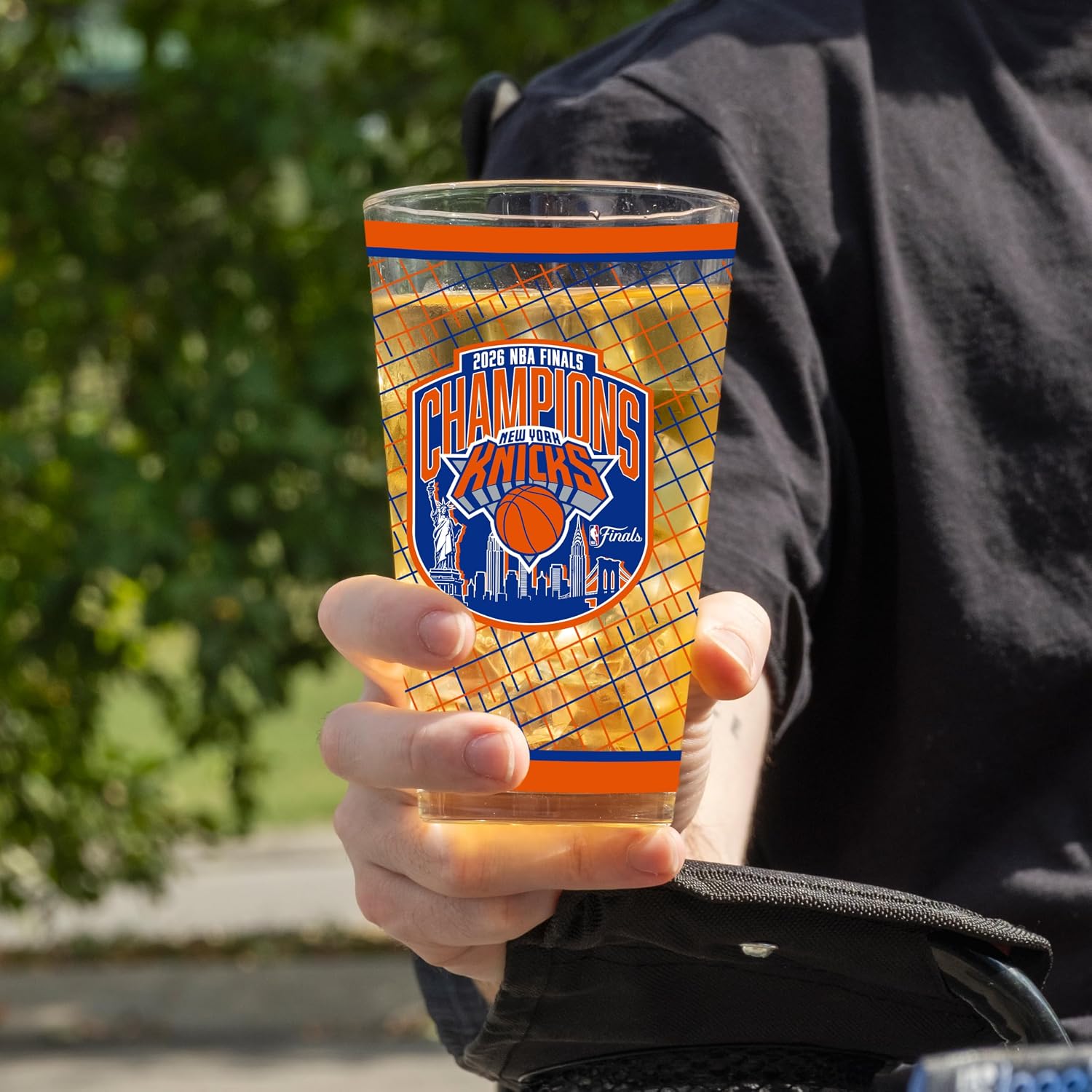 Logo Brands NBA New York Knicks NBA Finals Champions 16 oz Pint Glass – Offical Finals Champions Design| 16 Fluid Ounces| Glass