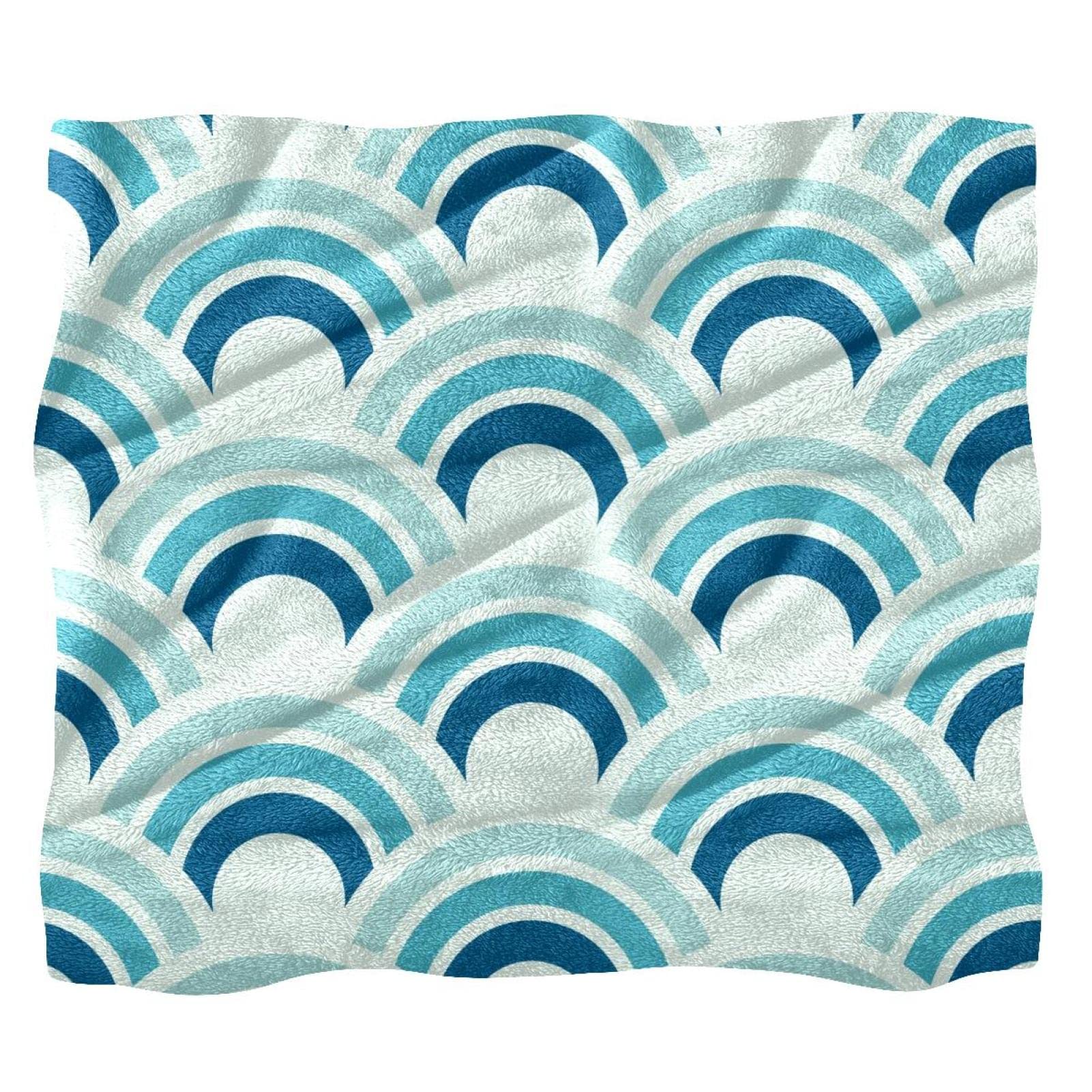 Couverture polaire bleue pour des soirées cocooning sur le canapé