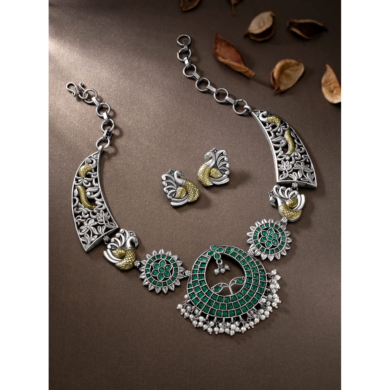 Aheli Collana girocollo tradizionale placcata argento con orecchini etnici ossidati set regalo per le donne