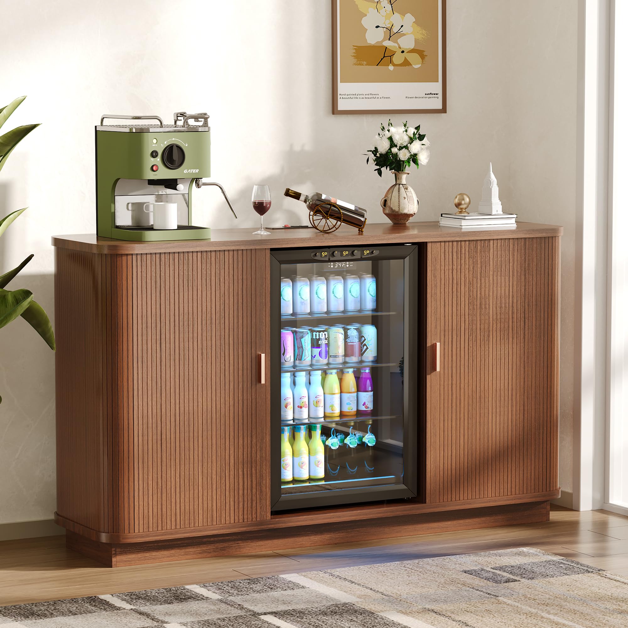 Credenza/mobile bar scanalato da 130 cm con vano frigorifero, mobile bar retrò con ante a serrandina, ripiani regolabili e portabottiglie per cucina e sala da pranzo.