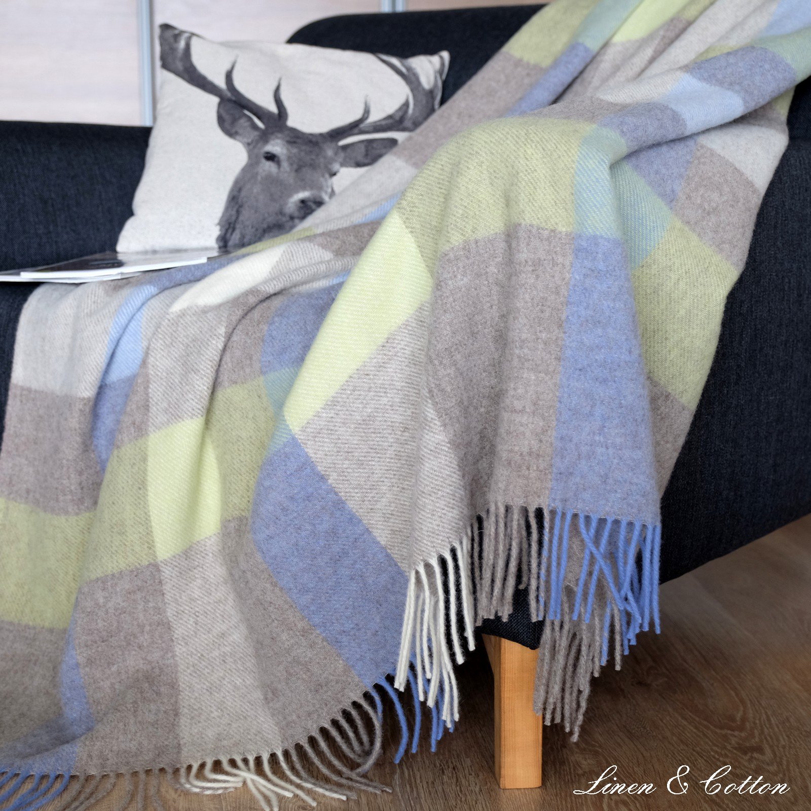 LINEN & COTTON Plaid Copriletto Morbido e Spesso Devon a Scacchi con Frange - 100% Pura Lana Neozelandese, Beige Blu Verde (140 x 200 cm) Coperte Invernali per Sofa Divano Letto Singolo Matrimoniale