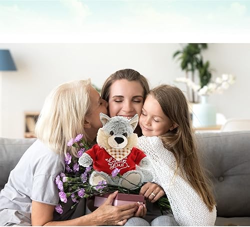 Miniatura 6 de DolliBu Peluche de lobo gris "I Love You Sitting - Lindo animal de peluche con camisa roja y con nombre personalizado para San Valentín,