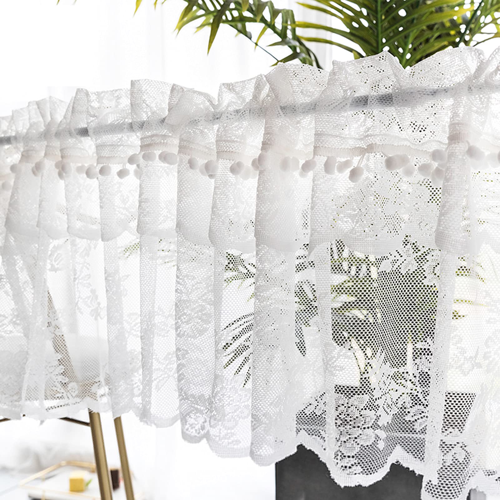 Rideaux à étages au style bistro romantique pour sublimer l'ambiance de la chambre