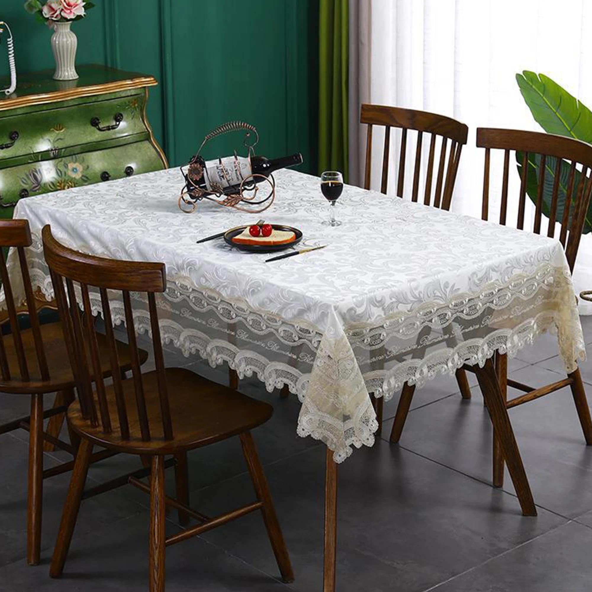 Nappe de luxe rectangulaire blanche et beige qui sublime vos repas de fête