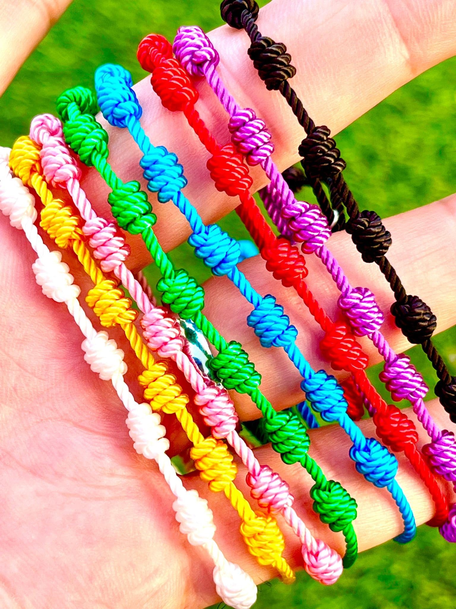 Pulsera siete nudos roja original - Contra el mal de ojo - Hilo rojo protección energía negativa - Amuleto para la buena suerte - Prosperidad familia amigos parejas (8 colores)