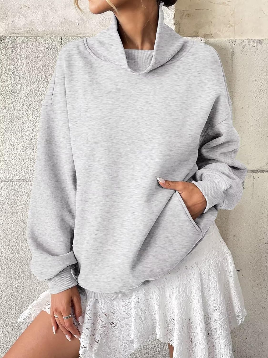 Womens Fleece Sweatshirts with Pockets Oversized Turtleneck Pullover Trendy Long Sleeve Tops Fall Fashion Shirts - Image 4