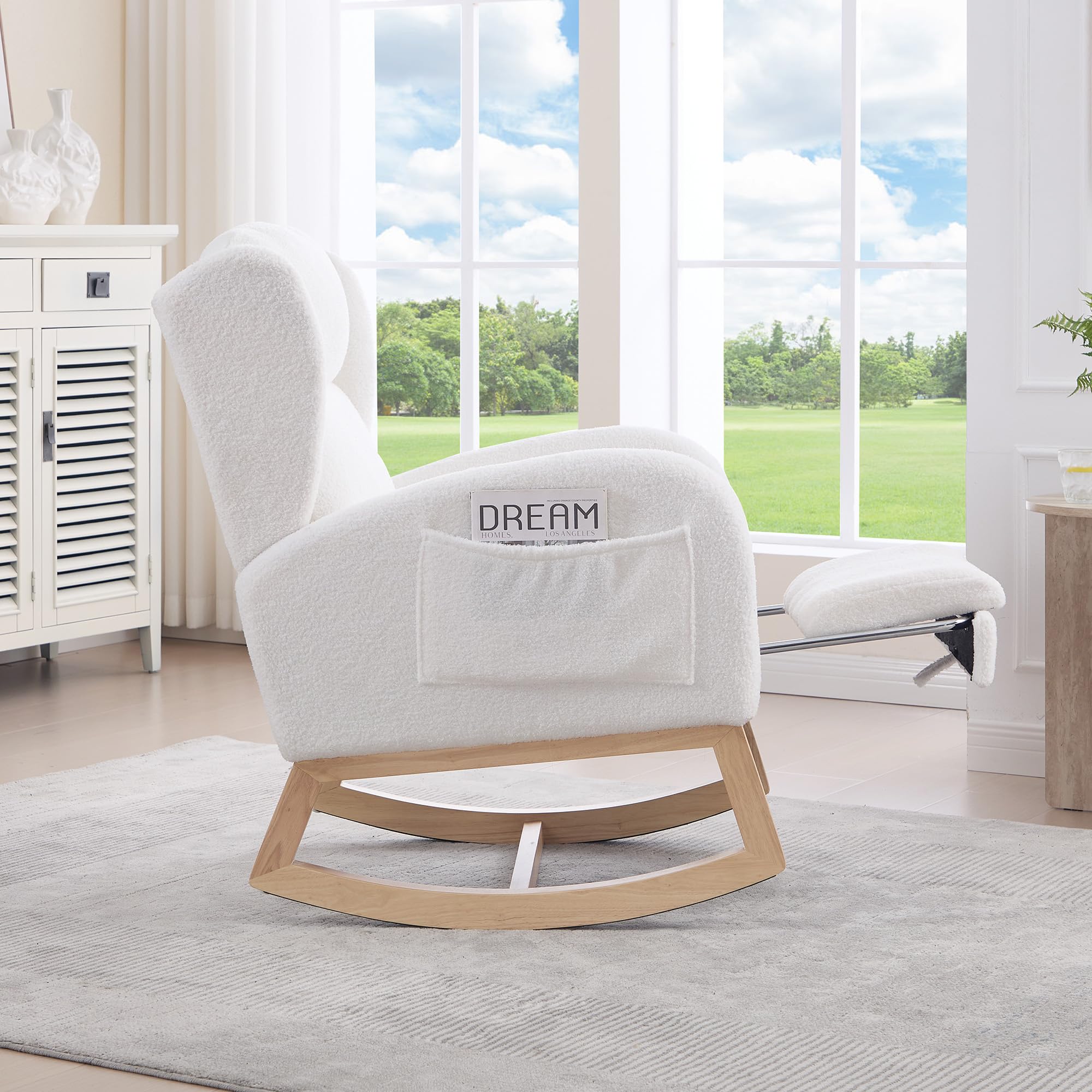 Mecedora, silla de lactancia, sillón de salón con estructura de madera, reposapiés ajustable, respaldo alto, tela teddy, con bolsillo, cómoda silla de acento para dormitorio, salón (blanco)