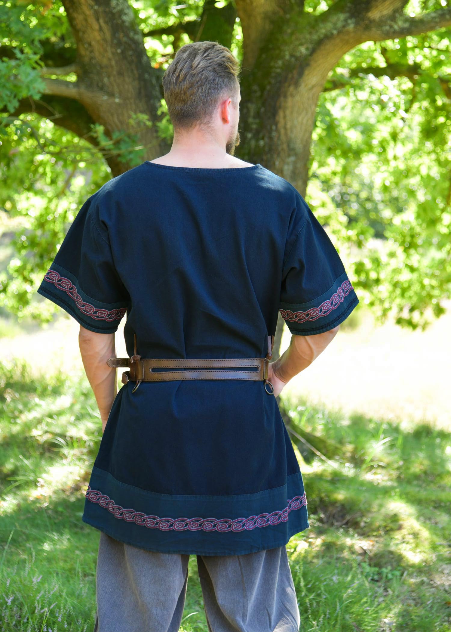 Battle-Merchant Wikinger Tunika Egil, Used-Look, Herren | Mittelalter Hemd, mit Stickerei, Kurzarm, Baumwolle, für Reenactment, LARP & Fantasy Cosplay