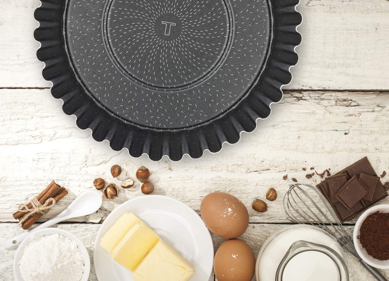 Tefal Perfectbake Marron Set 5 Moules Tarte 30 cm Manqué 24 cm Cake 28 cm Quatre Quarts 26 cm Plaque Pâtisserie 38 x 28 cm Moule à Gâteau Antiadhésif Aluminium 100% Recyclé Démoulage Facile YY4220FA