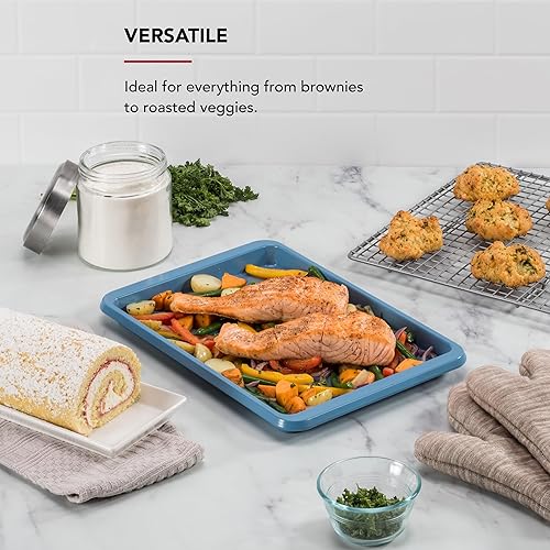 Miniatura 63 de KitchenAid Bandeja para hornear de acero aluminizado premium, antiadherente, 10x15 pulgadas, contorno plateado