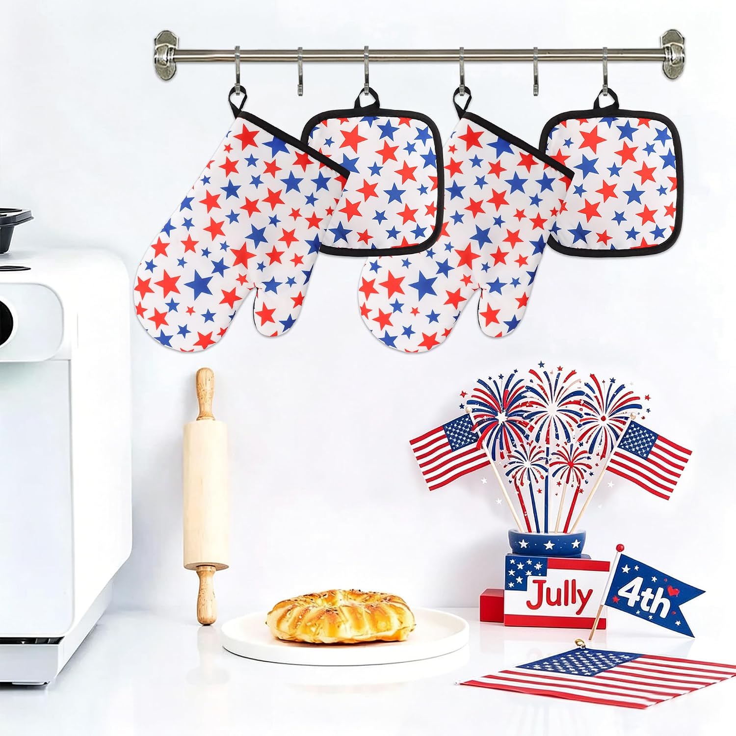 Lucleag 4 PCS 4th of July Oven Mitts and Potholders, Independence Day Red Blue Star Oven Mitt Pot Holder Heat Resistant Patriotic Potholder for Fourth of July Grilling Baking Party Favors