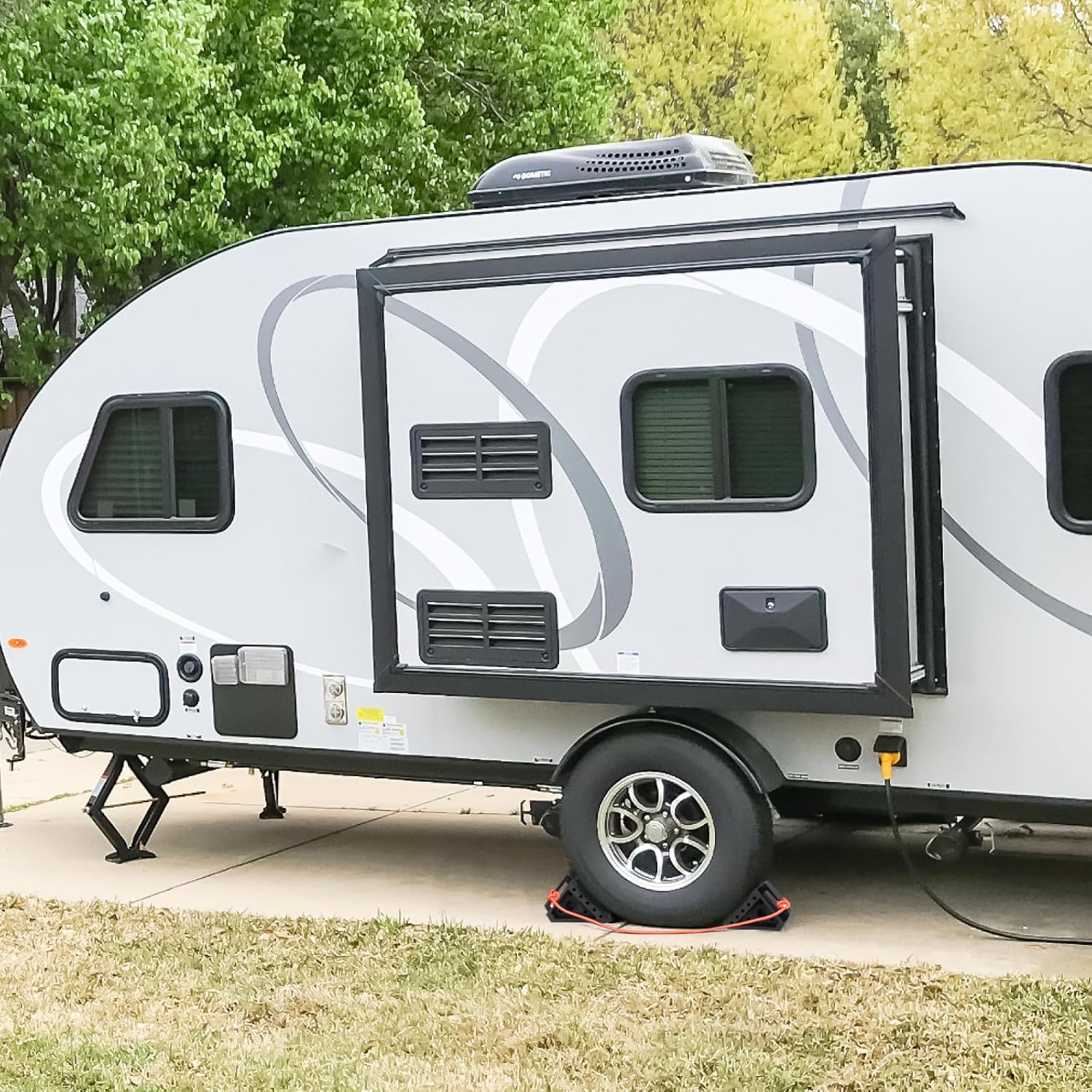 OULEME Premium Rubber Wheel Chocks with Carry Handles, Solid RV Tire Chocks for Camper, Travel Trailer, Trucks or ATV, Stable and Durable, 8.5" x 4" x 6" (4-Pack)