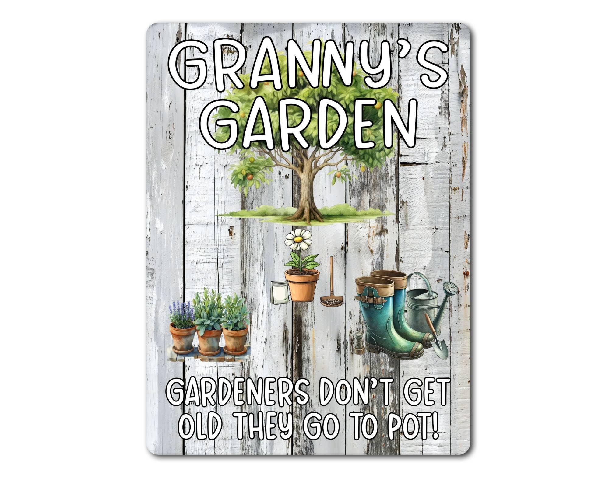 Decalarama Gardening Metal Sign Gift – Granny's Garden – Gardeners Don't Get Old They Go To Pot – Family Fun Home Allotment Novelty Aluminium Present