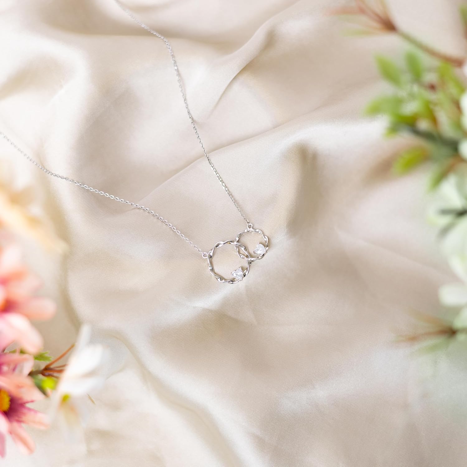 Suavell Sister Necklace – Sterling Silver Interlocking Double Circle Necklace Jewelry for Women – Meaningful Birthday Gift for Sister, Maid of Honor Gift or Bridesmaid - Image 5