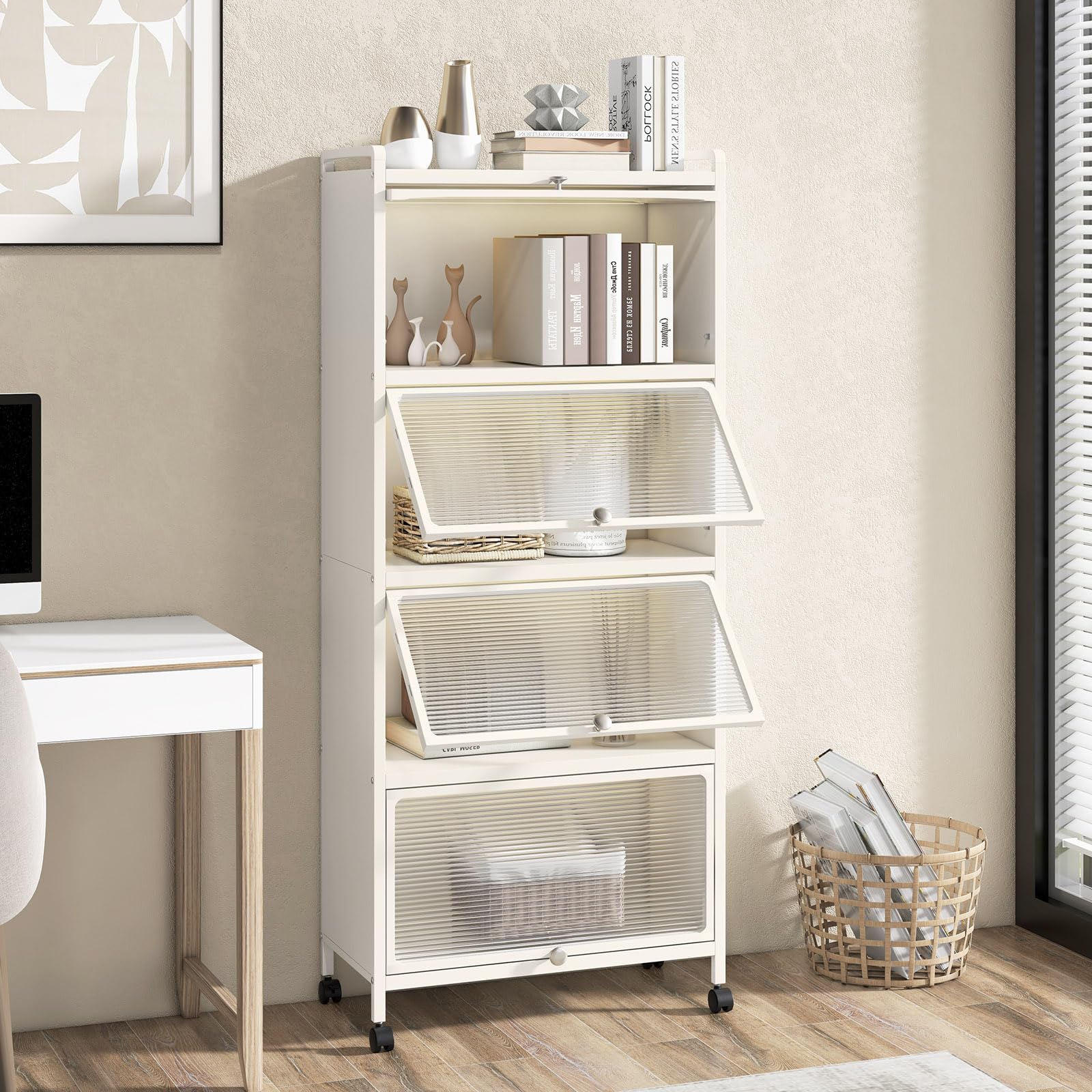 HOMASIS Scaffale da Cucina a 5 Livelli, Mobile Cucina con Ruote e Pedane, Mensola Microonde in Metallo con Ante Pieghevole in PC, Scaffale Salvaspazio per Salotto, Ingresso, 60 x 32 x 154 cm (Bianco)