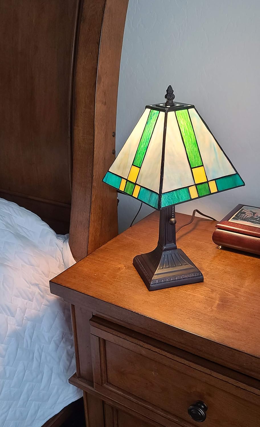 Amora Lighting Tiffany Style Table Lamp Mission Stained Glass AM354TL08