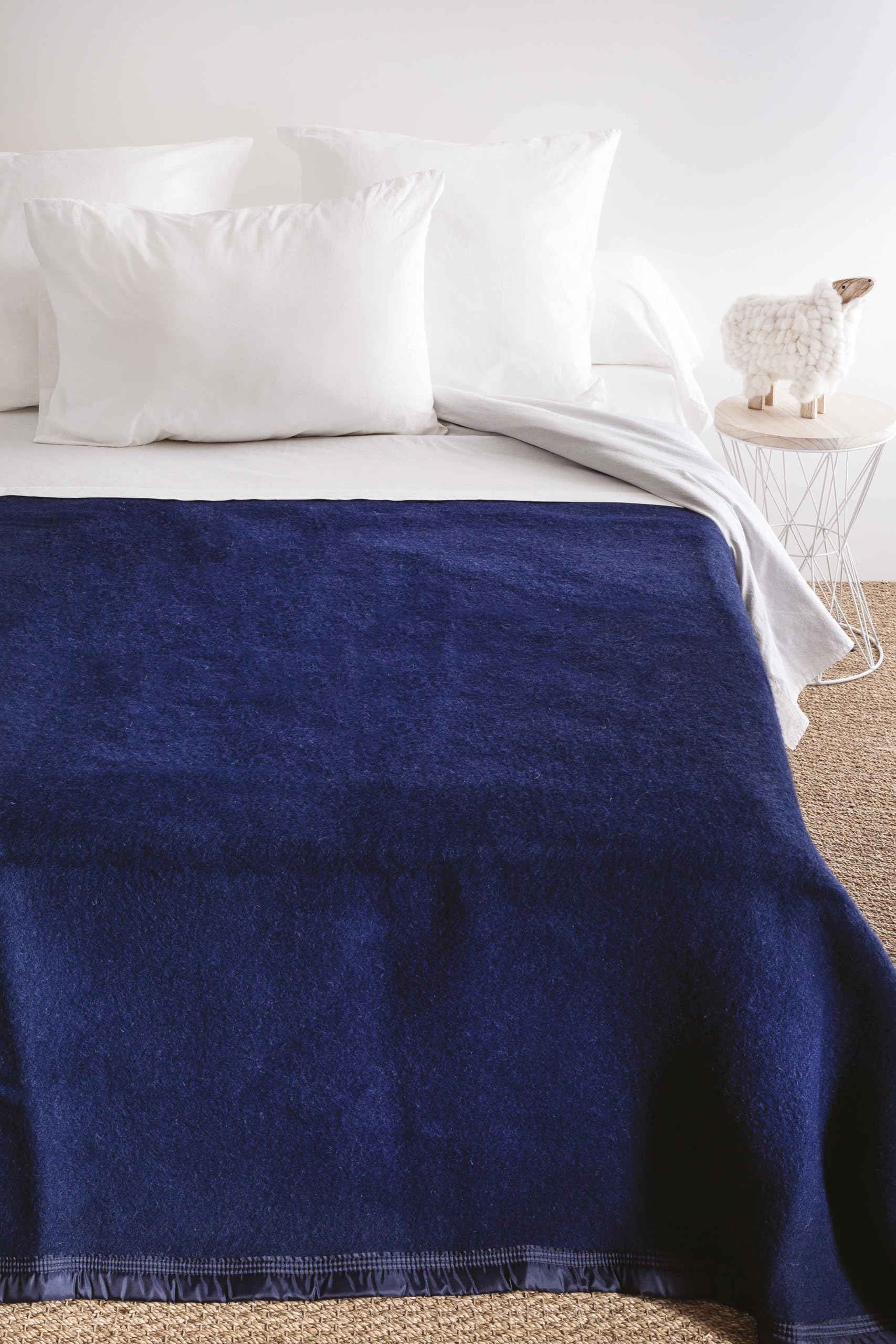 Aubisque Wool Blanket 240 x 260 cm Navy/Forget-Me Not