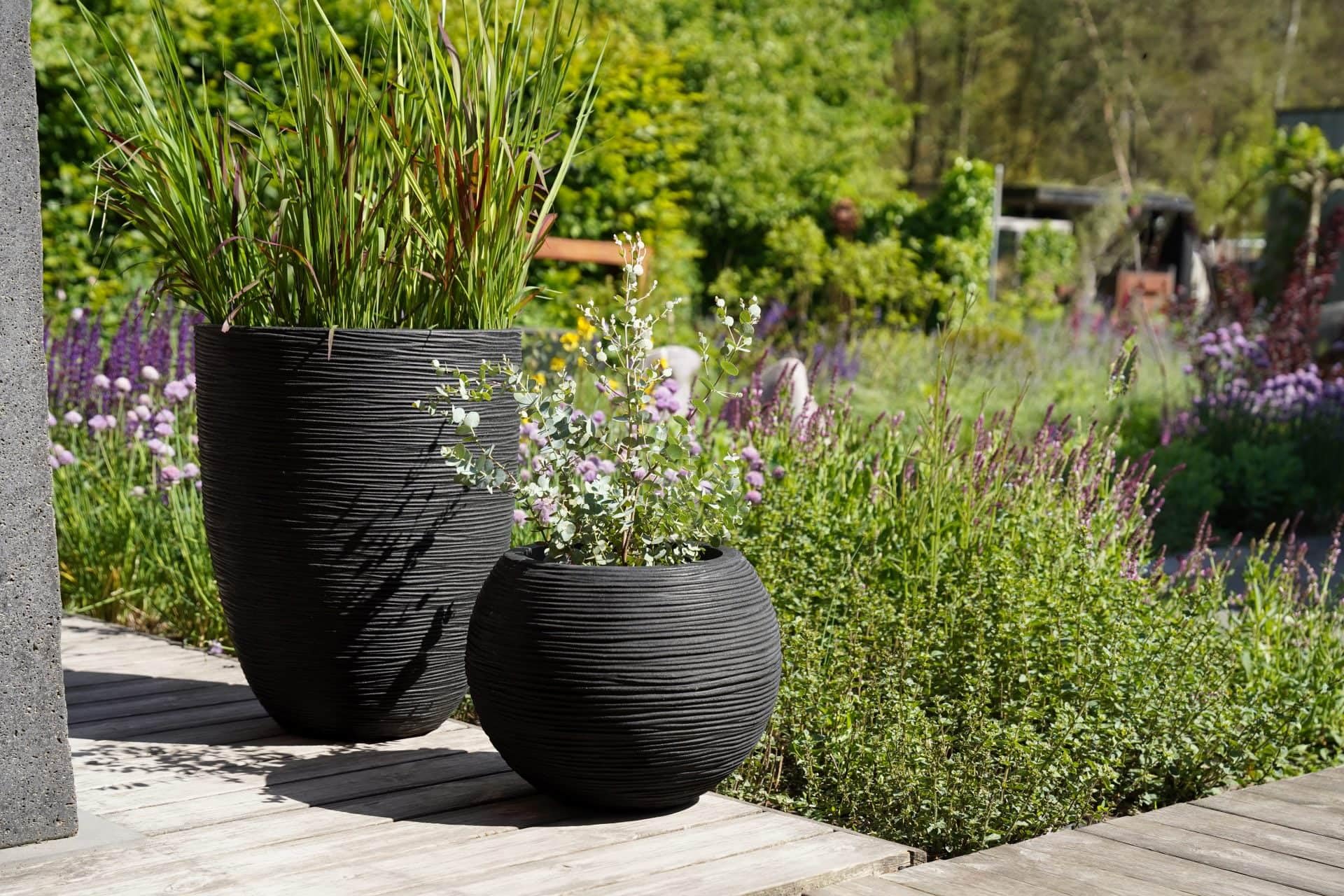 Capi Europe - Vase Boule Rib NL - 40x32 - Taupe Chaud - Ouverture Ø40 - Pot intérieur et extérieur - KWTR270