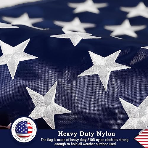 Miniatura 7 de Esta bandera de estilo manga de poste de 3 x 5 pies con kit de poste negro bandera con mangas de Estados Unidos más duradera, imagen bordada, ojales