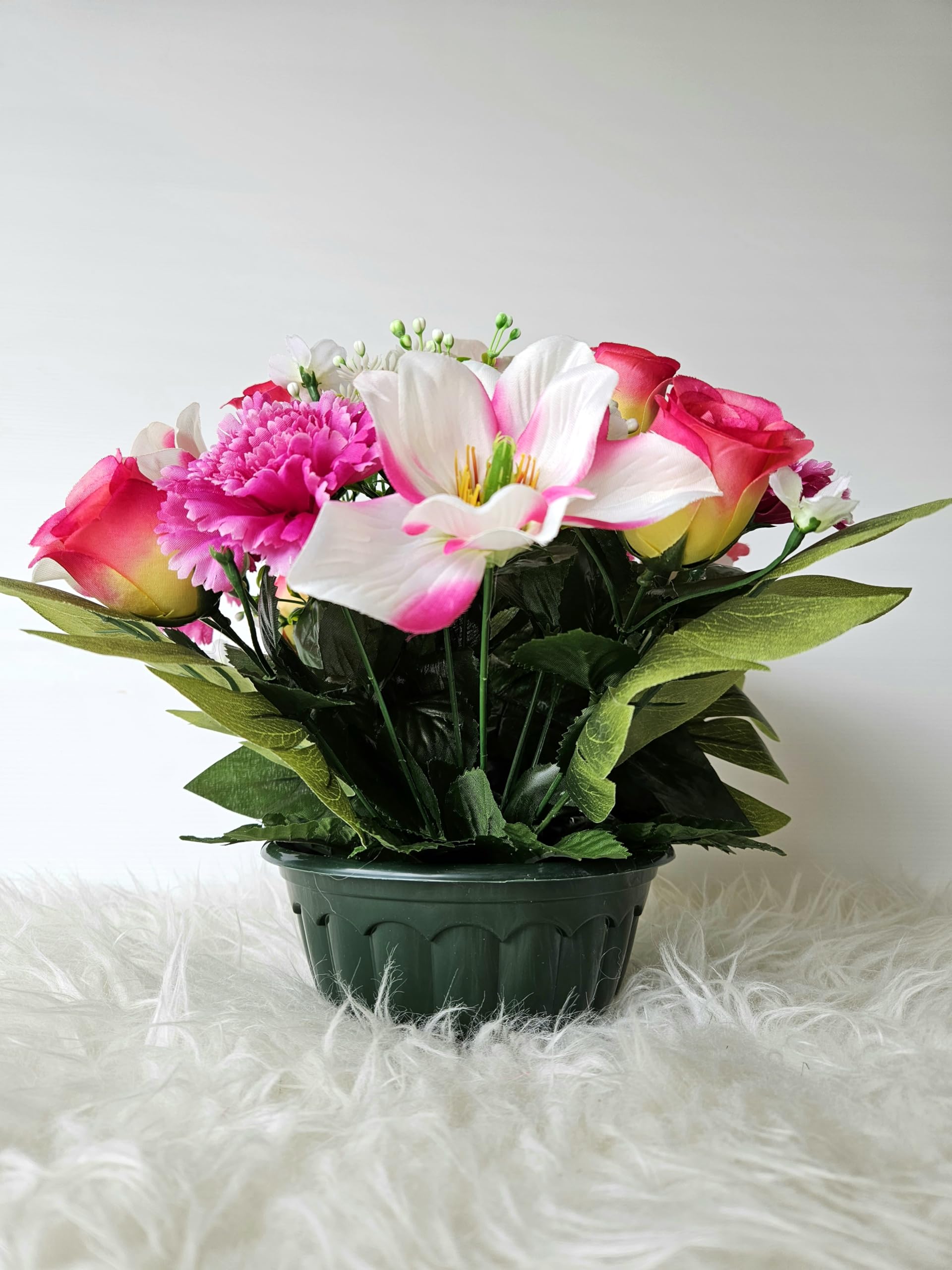 Composition de Fleurs Artificielles, Lesté Ciment pour Une Très Bonne Tenue à L' extérieur. Réalisé par Nos Soins, Fleurs de Qualité.