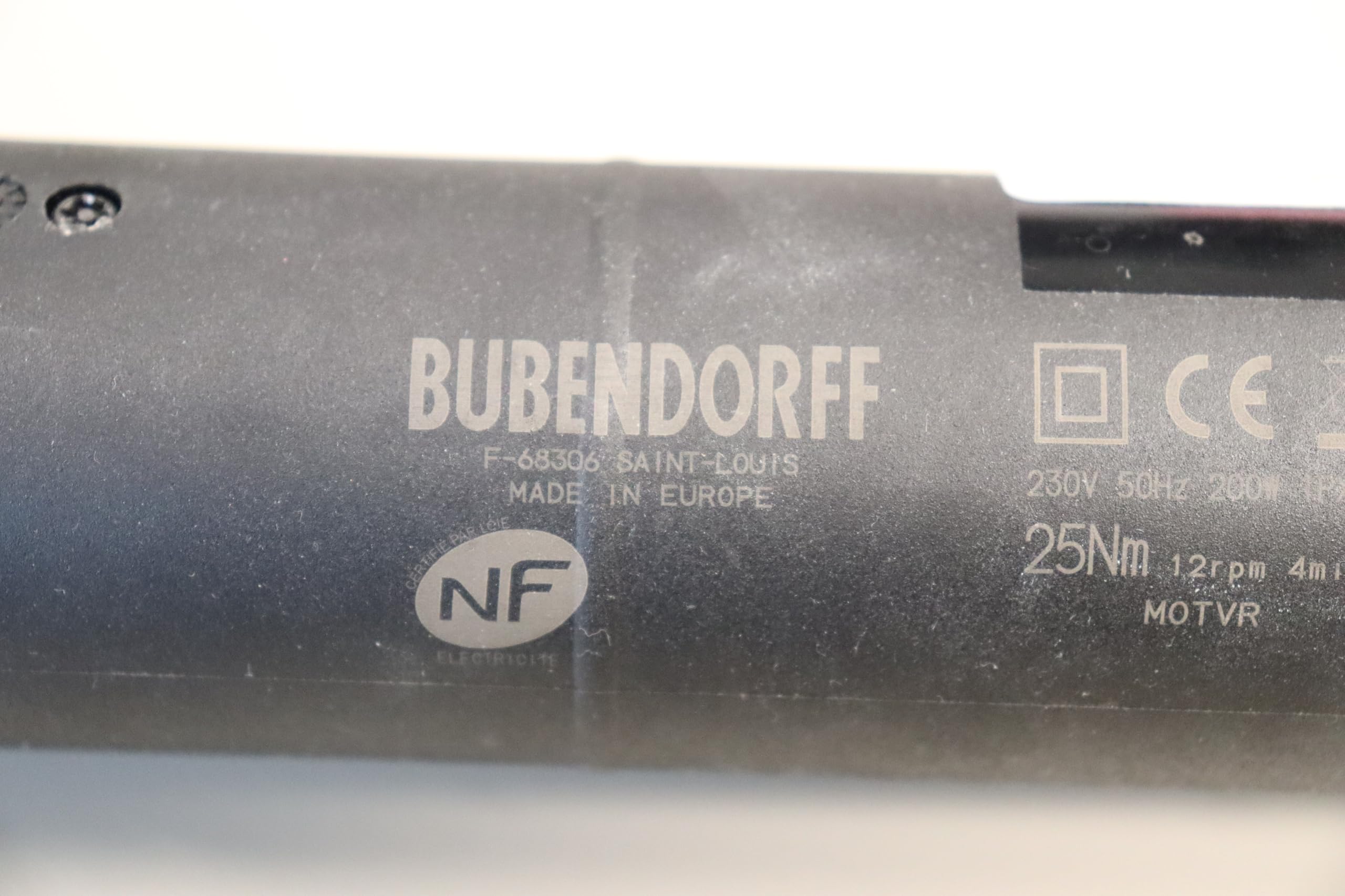 Moteur 25 Nm Filaire Universel Bubendorff - MI2 12 RPM - Tube Ø60 mm - Fins de Course Automatiques - Compatible Volets Roulants