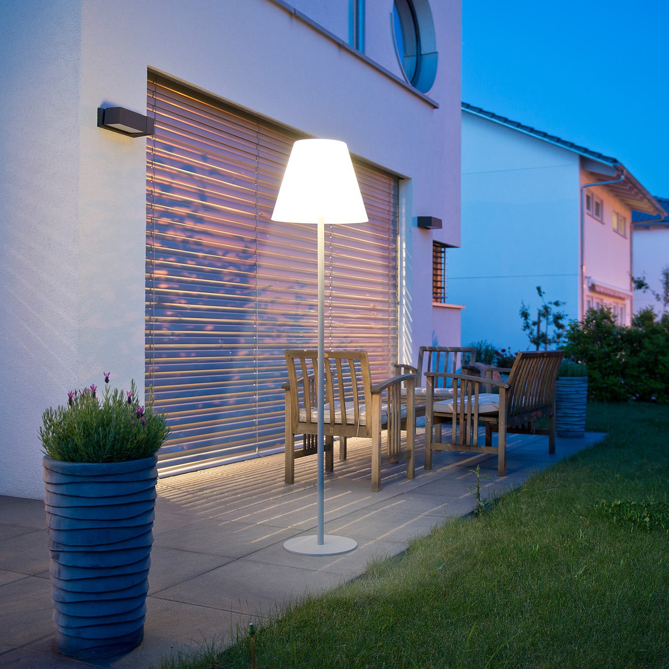 Lunartec Solar Stehlampe: Kabellose Solar-LED-Tisch- & Stehleuchte, 1,6 W, 50 lm, IP44 (Stehlampe ohne Kabel, schnurlose, BBQ)