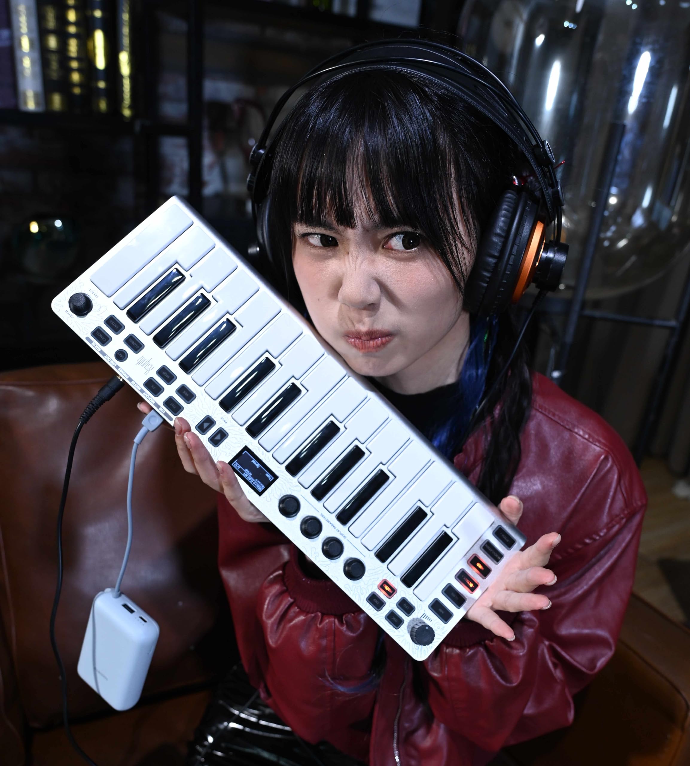 ESI Xsynth - Synthétiseur portable avec clavier maître, interface MIDI et interface audio