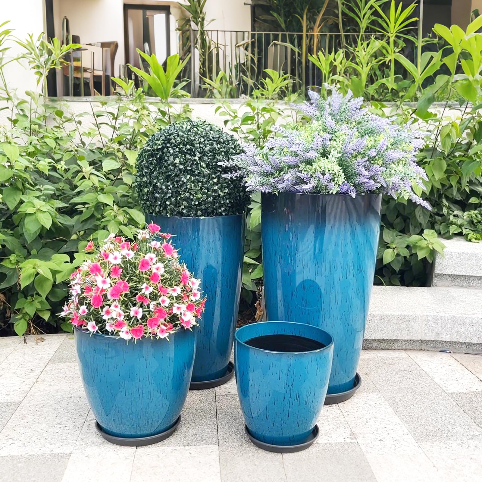 ZMTECH Lot de 4 grands pots de fleurs en plastique avec trou de drainage et soucoupe pour intérieur/extérieur, bleu brillant dégradé pour porche, terrasse, jardin