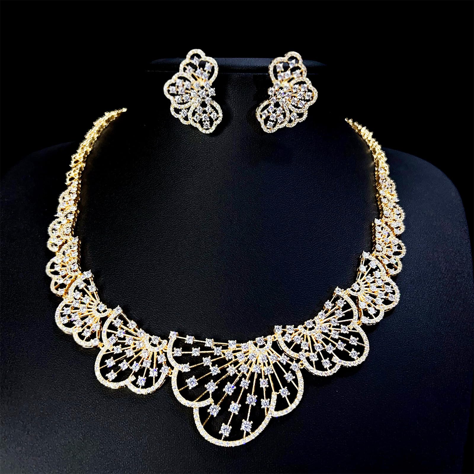 Elegante set di gioielli con eleganti pietre di zirconia, accessorio portatile per decorazioni di matrimoni e occasioni speciali