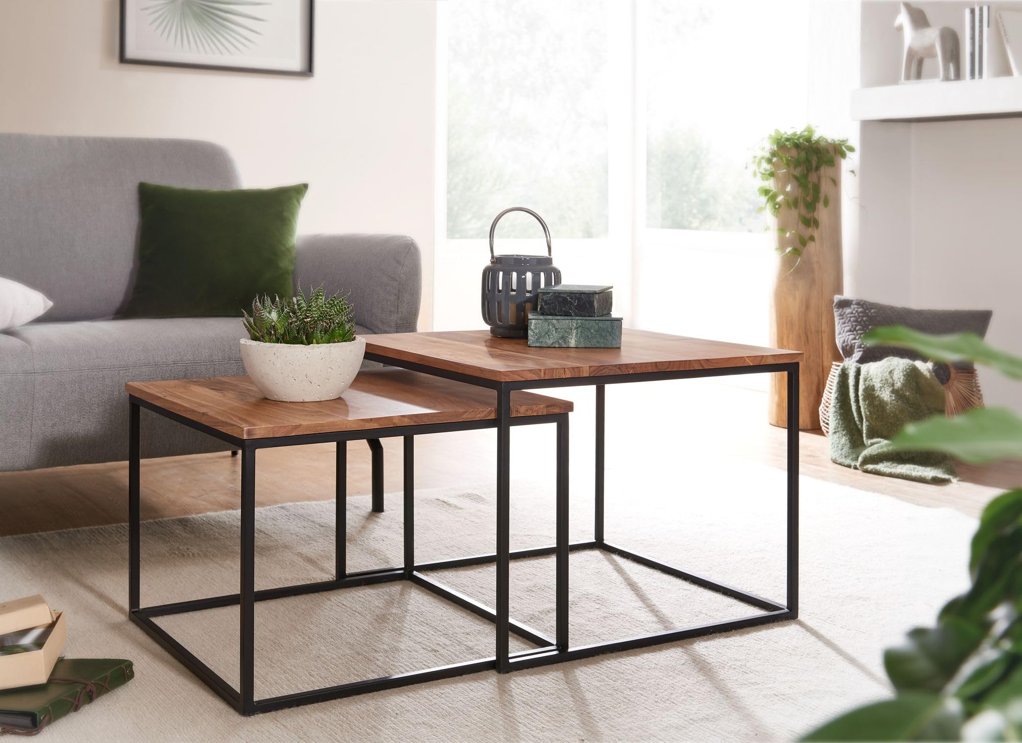 FineBuy Couchtisch 2er Set Akazie Massivholz quadratisch · Wohnzimmertisch Set mit schwarzem Metallgestell · Handgefertigte Beistelltische im modernen Industrial Design Satztisch Braun