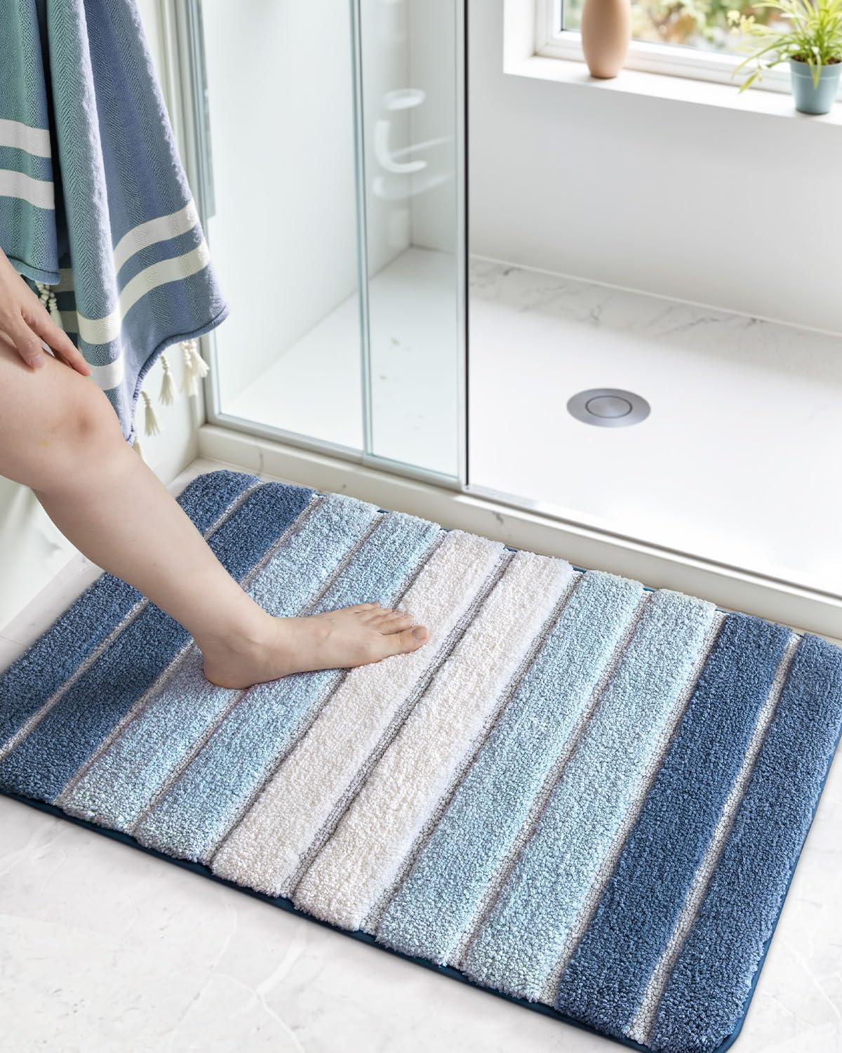 DEXI Bathroom Mat Rug 16x24, Non Slip Washable Bath Rugs, Absorbent Shower Mats Soft Floor Carpet for Sink Tub Accessories Decor, Blue