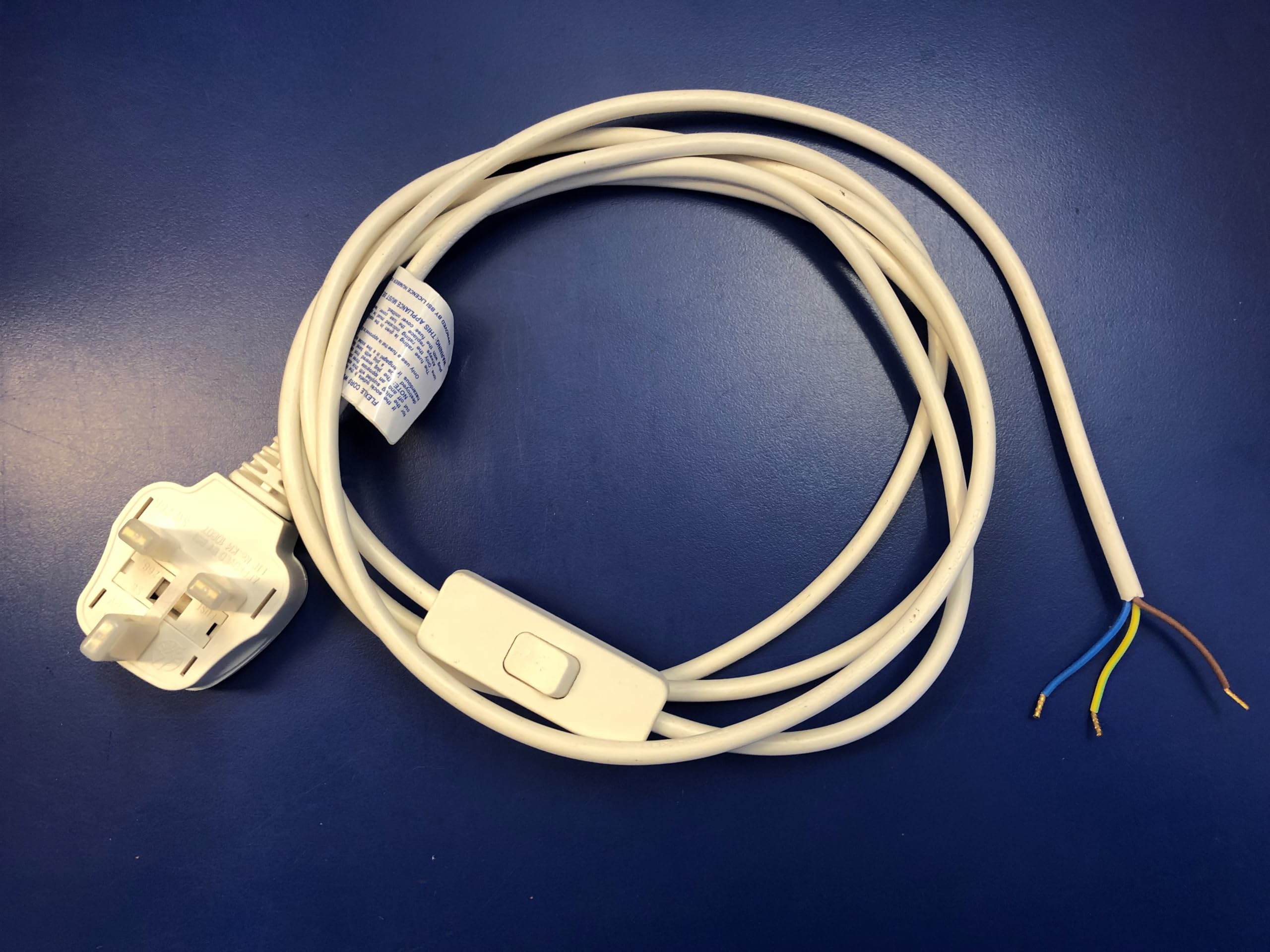 Table Lamp Lead Flex Cable, Pre Wired Lead, 2.5mtr with Inline Rocker Switch White