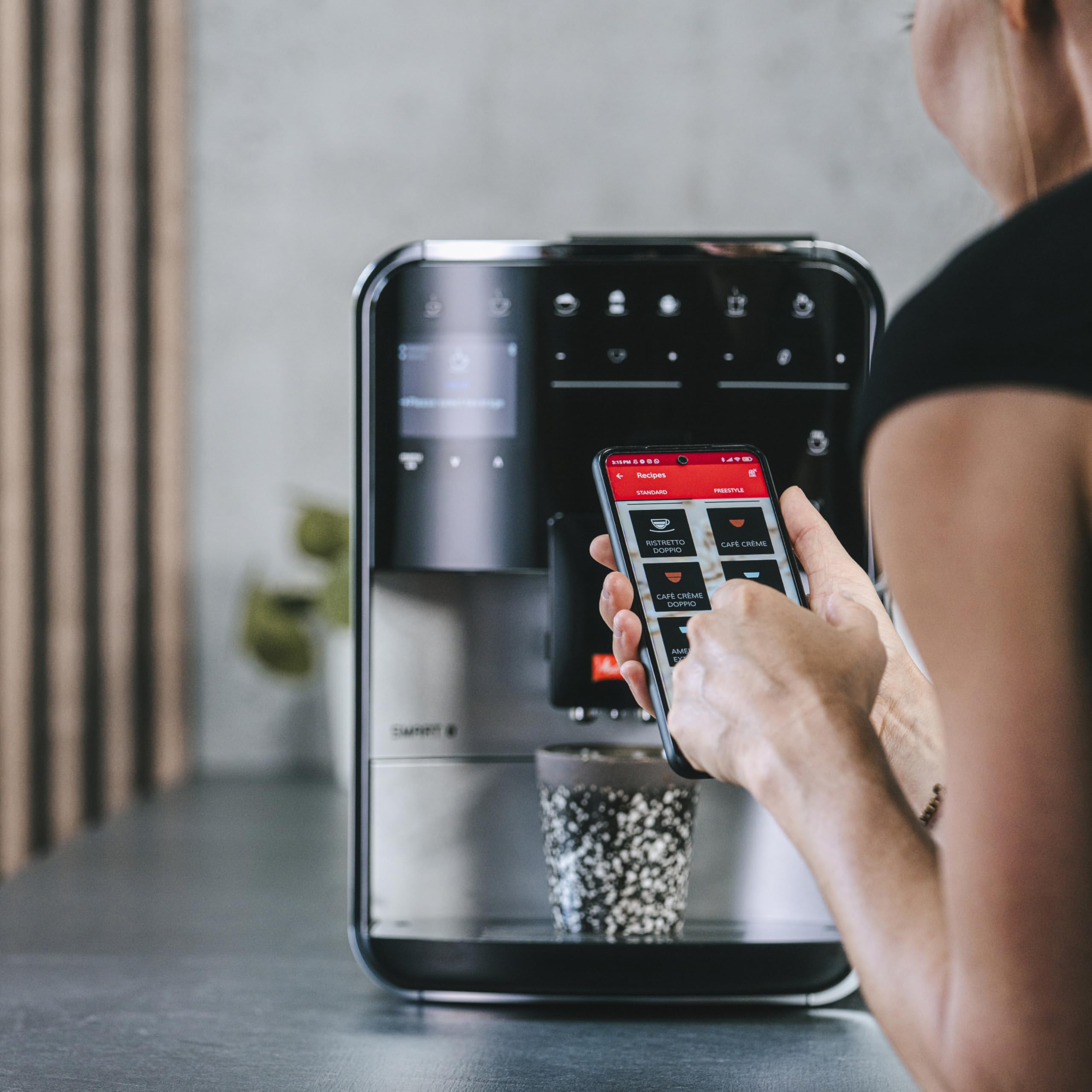 Melitta Barista T Smart Argent, Machine à Café à Grains avec Broyeur et Système One Touch, Mode 1 à 2 Tasses, Cafetière Connectée, Écran Couleur TFT, F831-101