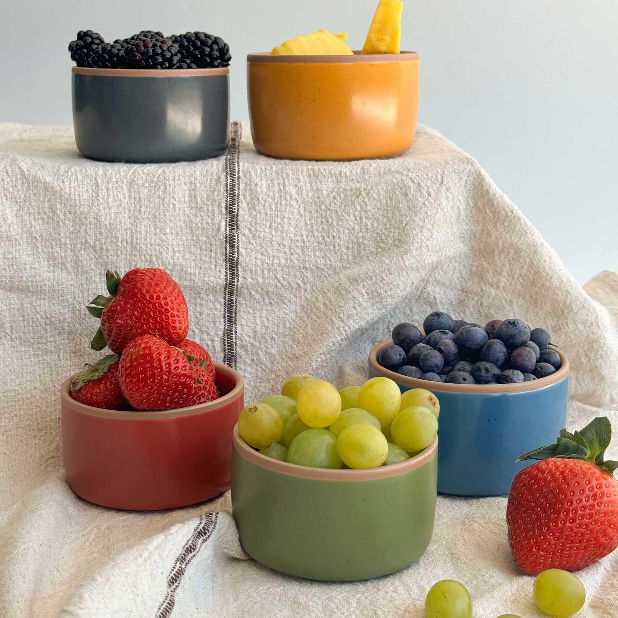Mora - Ramequines de cerámica – 4 onzas, juego de 6 – Pequeños platos para hornear aptos para horno – para pudín personal, crema brulee, soufflé, salsa para servir, natillas, helados – Mini cuencos