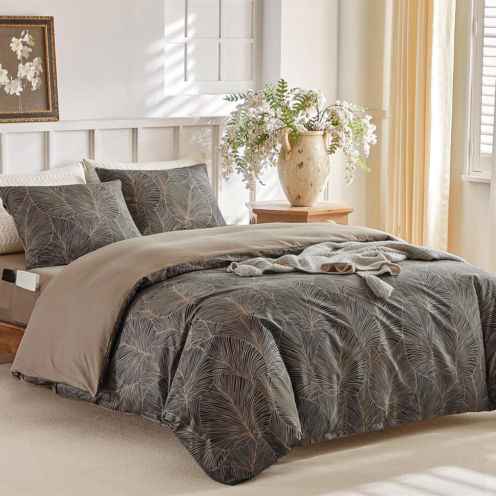 Tokokimo Set of 4 Pieces Double Duvet Cover 240 x 220 cm with Fitted Sheet, Microfibre Duvet Cover 240 x 220 cm with Adjustable Sheet 160 x 200 + 35 cm, 2 Pillowcases 50 x 80 cm, Branches and Leaves โ image 1